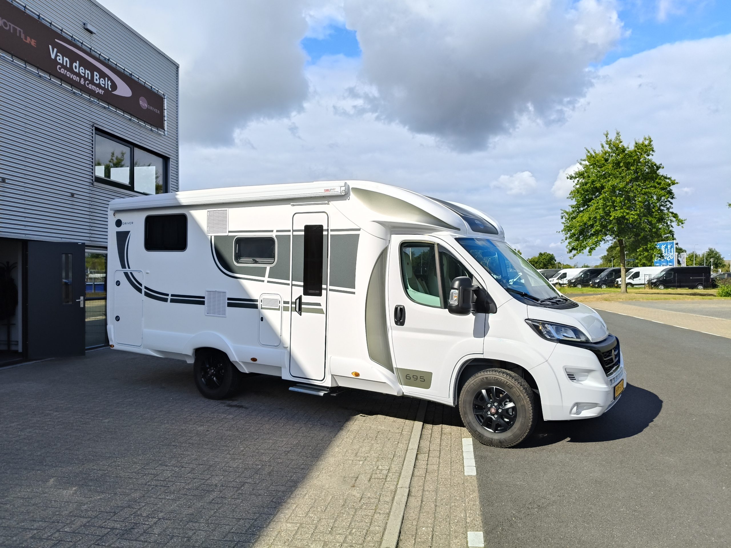 Sun Driver T695 Elegance Queensbed en hefbed 5 gordel plekken.