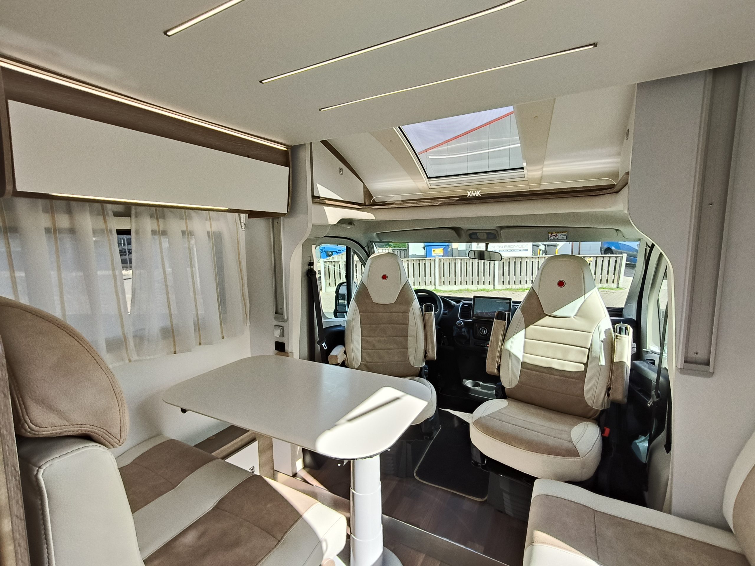 Sun Driver T695 Elegance Queensbed en hefbed 5 gordel plekken.