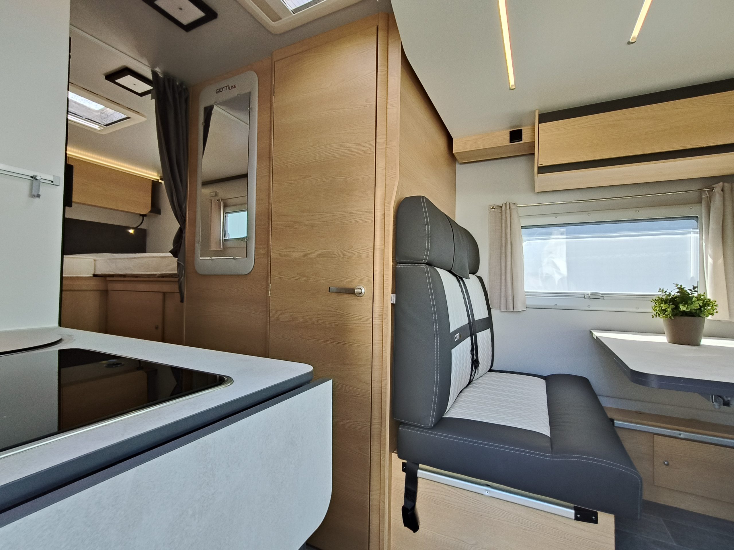 GiottiLine Siena 385  Premiere Edition enkelebedden met hefbed 5 pers.  model 25 automaat