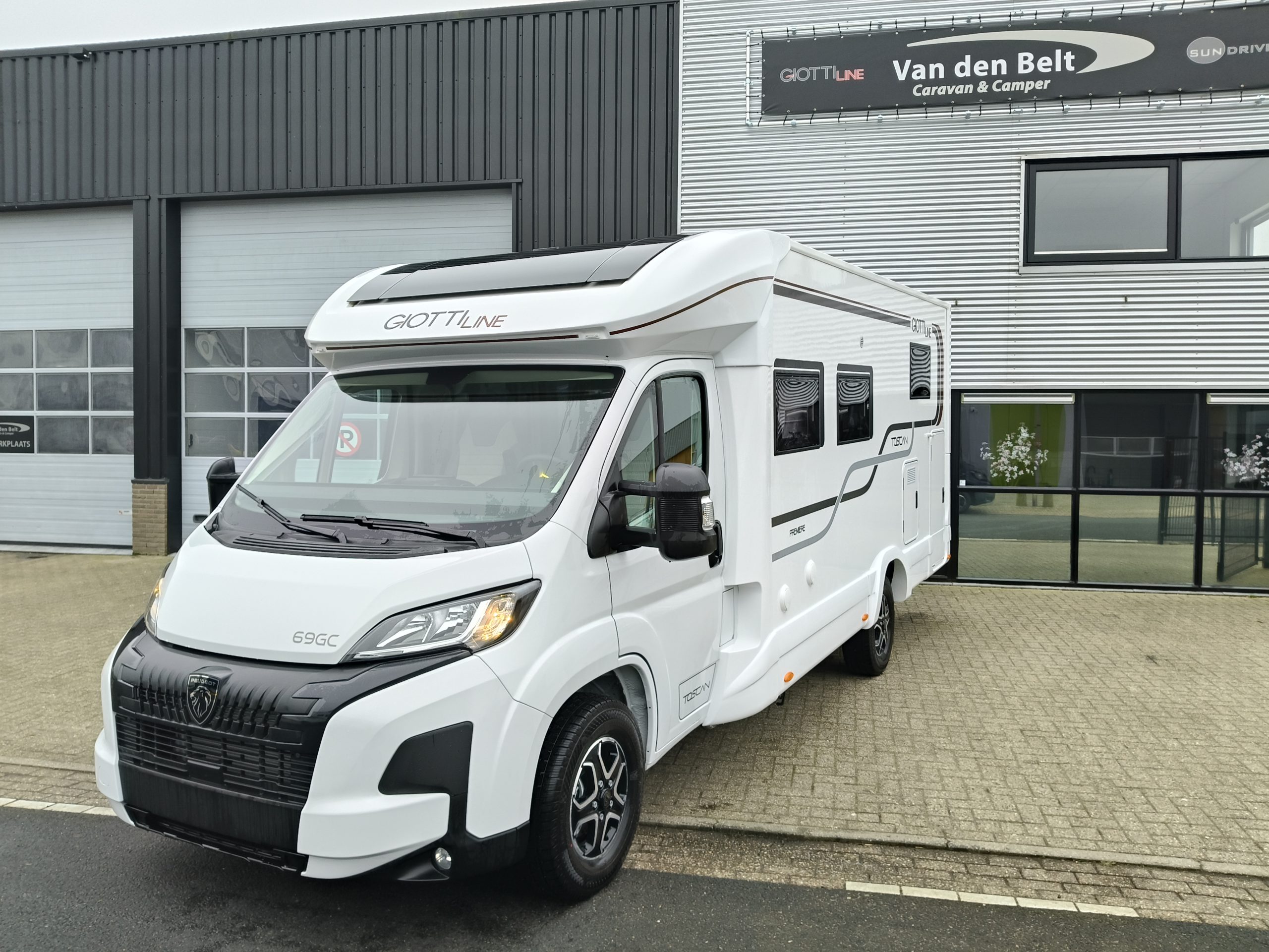 GiottiLine Toscan 69GC Enkelebedden opt: Automaat/ hefbed/ 5e gordelplek