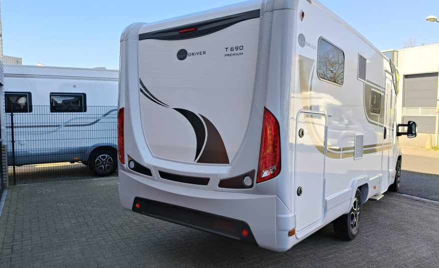 Sun Driver T690 Premium Lengte bedden en hefbed 5 pers. Automaat