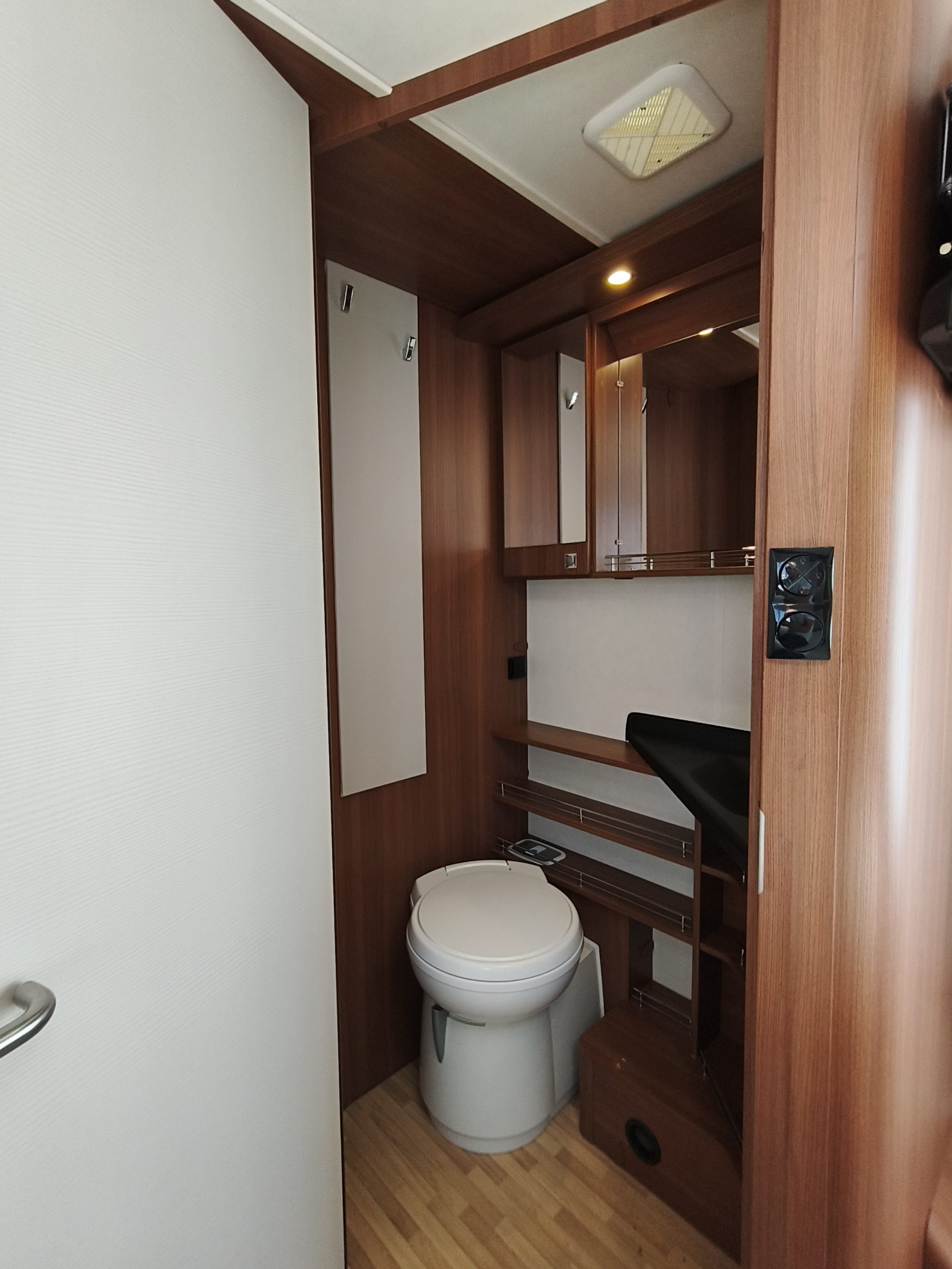 LMC Breezer H727 SportLine Qeensbed & Hefbed