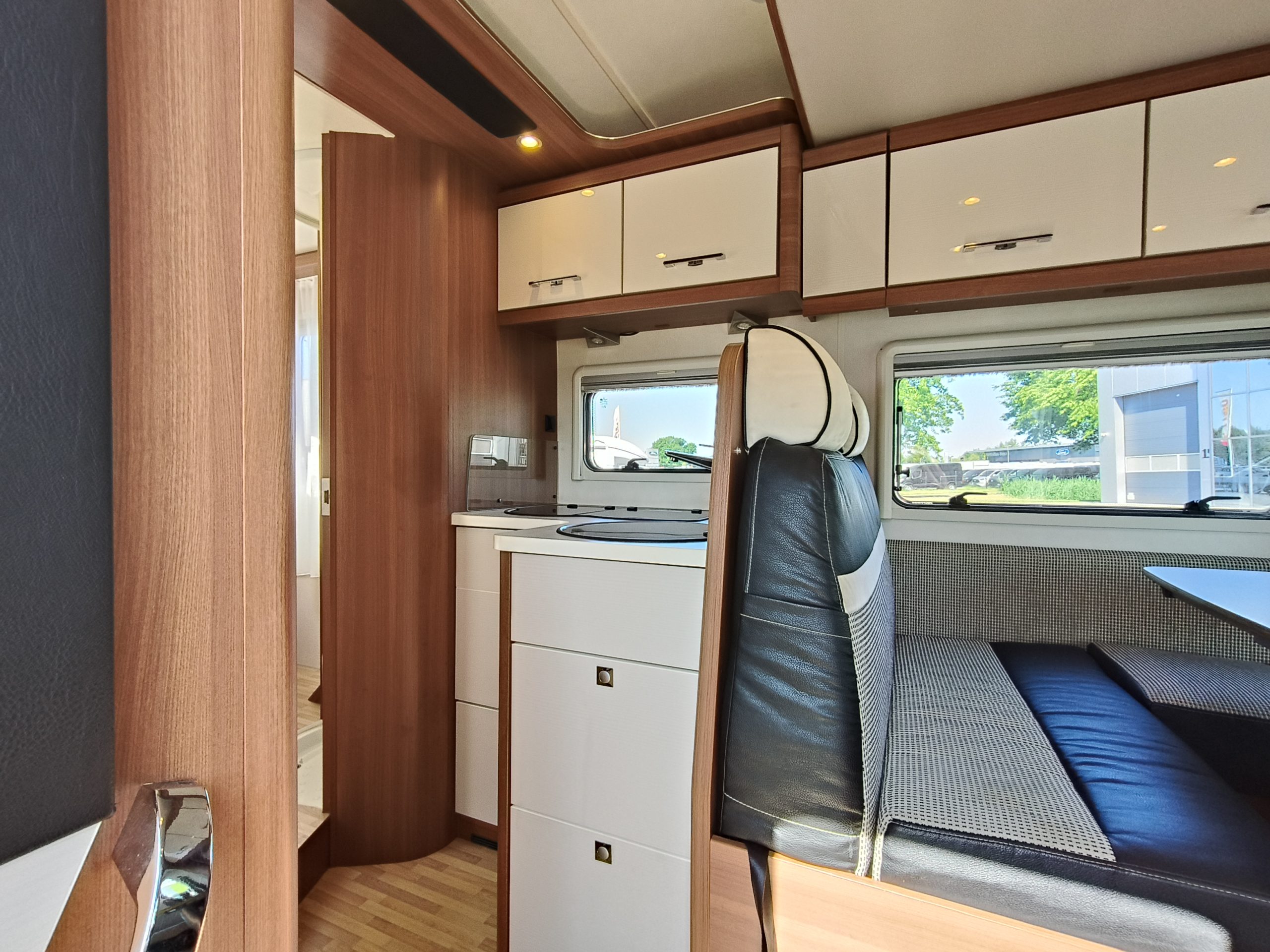 LMC Breezer H727 SportLine Qeensbed & Hefbed