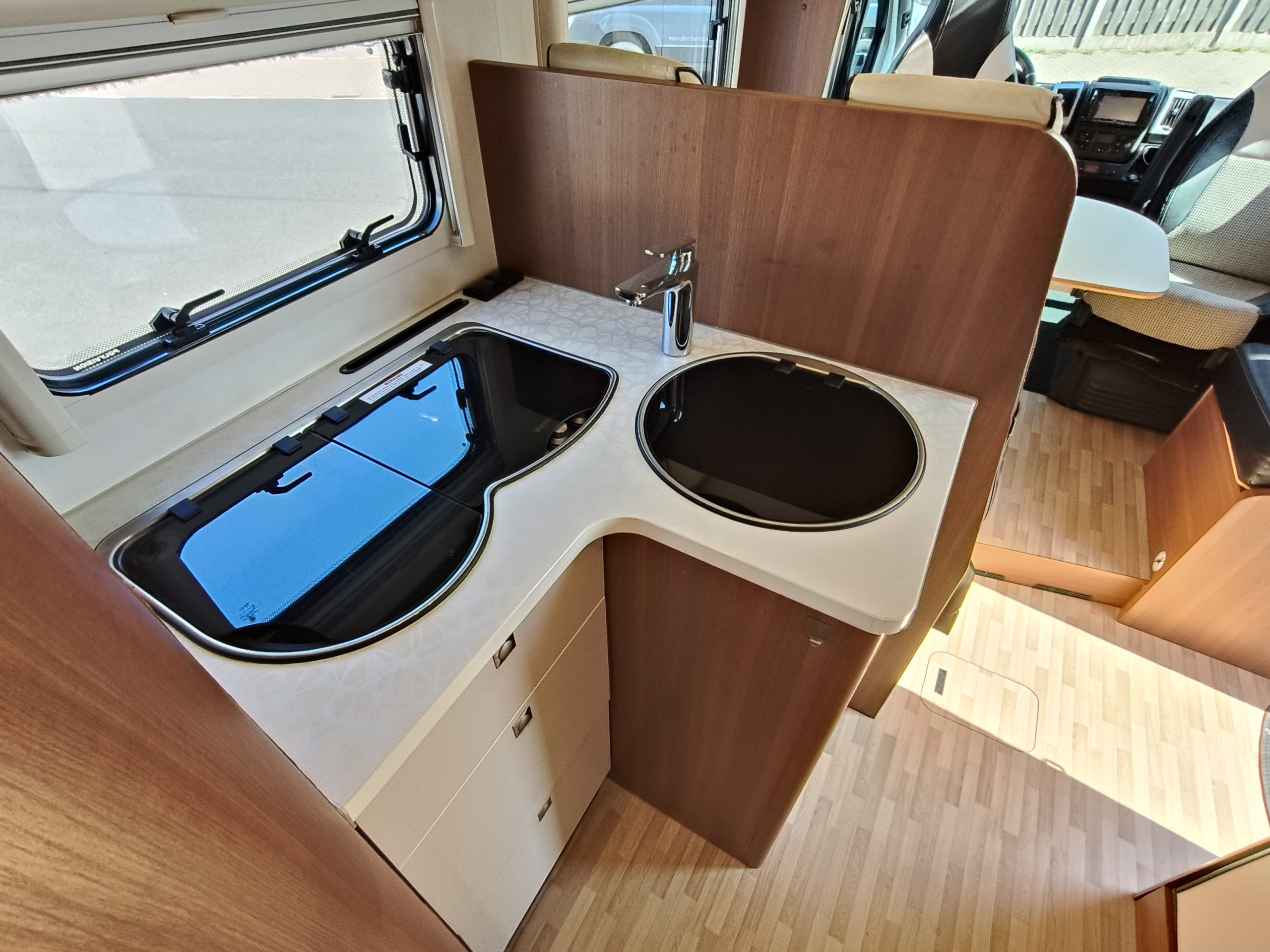 LMC Breezer H727 SportLine Qeensbed & Hefbed