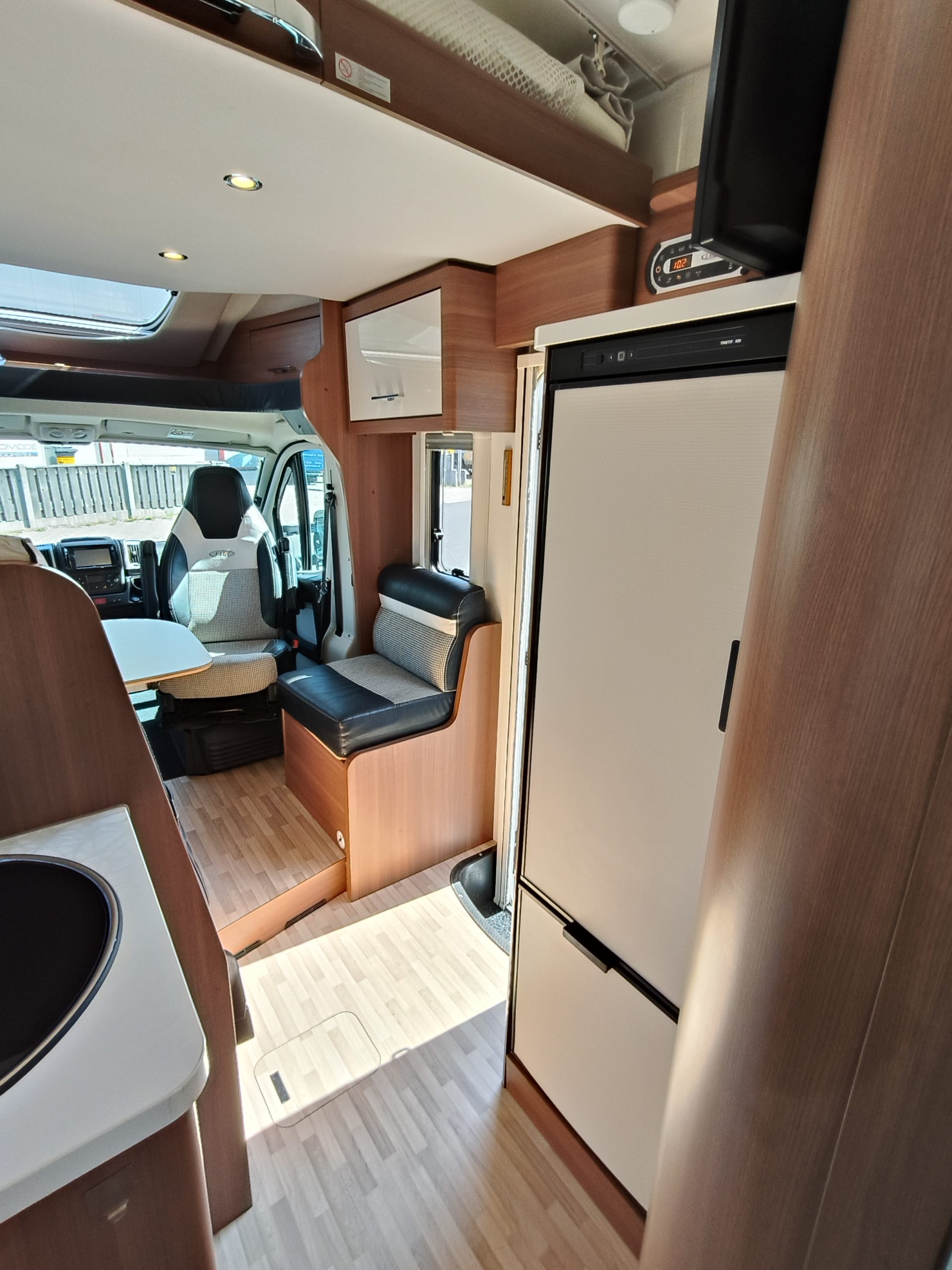 LMC Breezer H727 SportLine Qeensbed & Hefbed