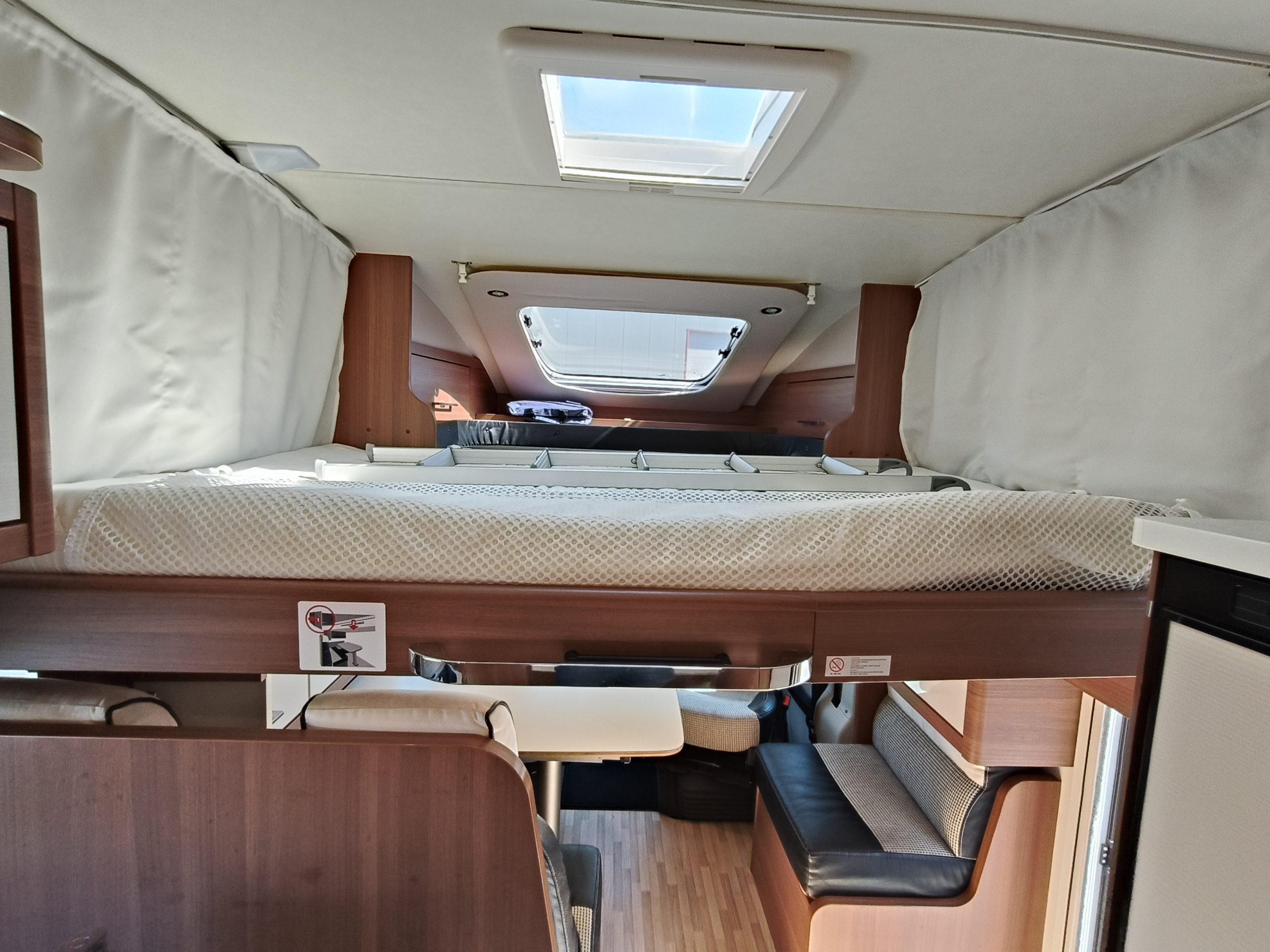 LMC Breezer H727 SportLine Qeensbed & Hefbed