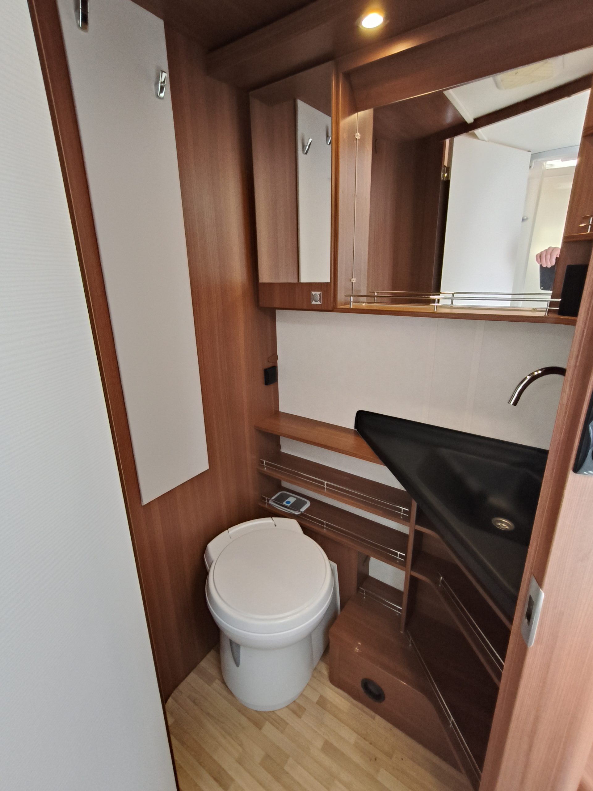 LMC Breezer H727 SportLine Qeensbed & Hefbed