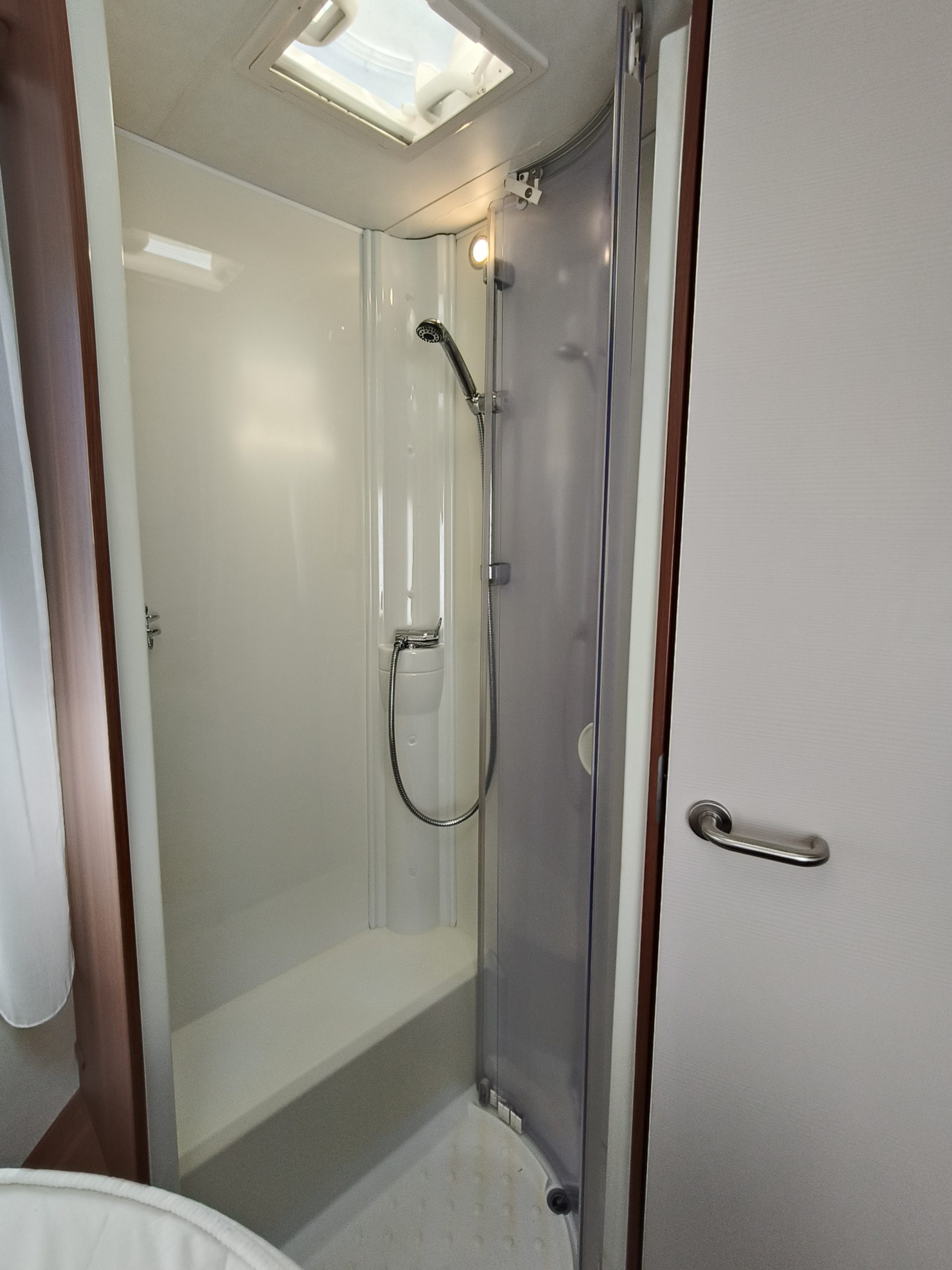 LMC Breezer H727 SportLine Qeensbed & Hefbed