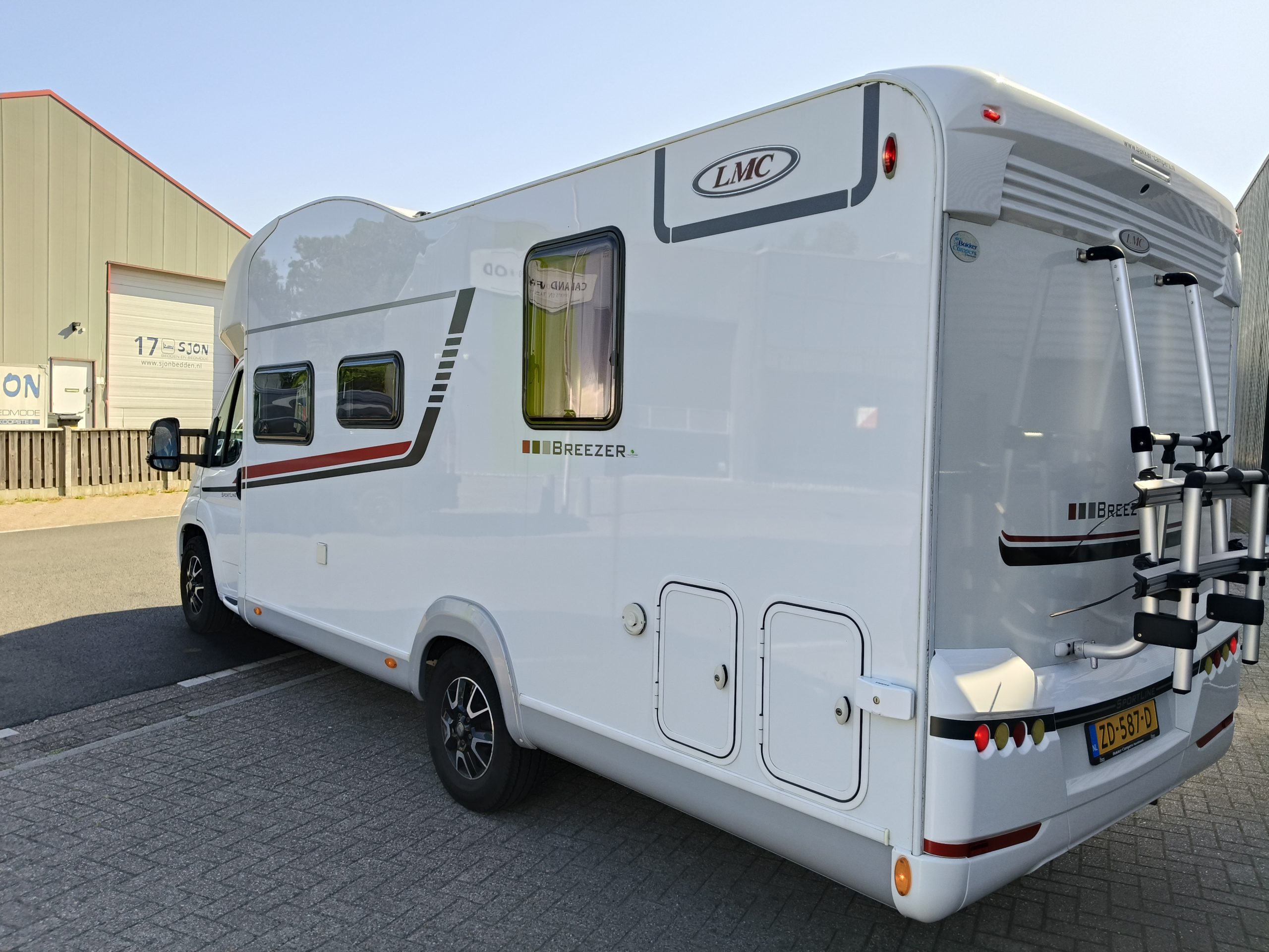 LMC Breezer H727 SportLine Qeensbed & Hefbed