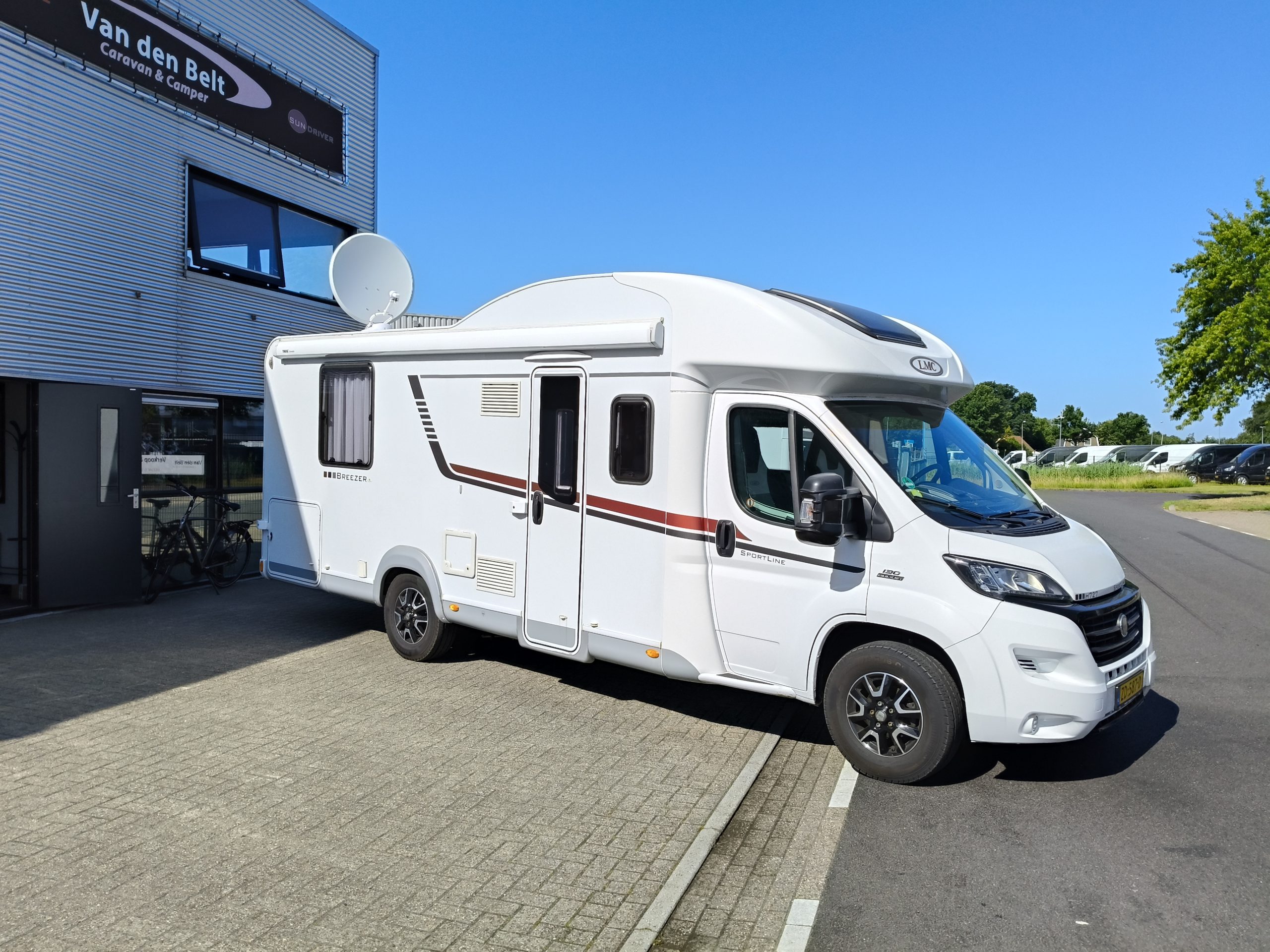 LMC Breezer H727 SportLine Qeensbed & Hefbed