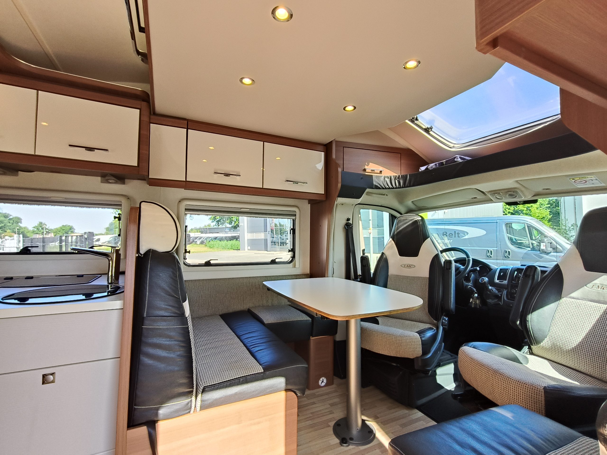 LMC Breezer H727 SportLine Qeensbed & Hefbed