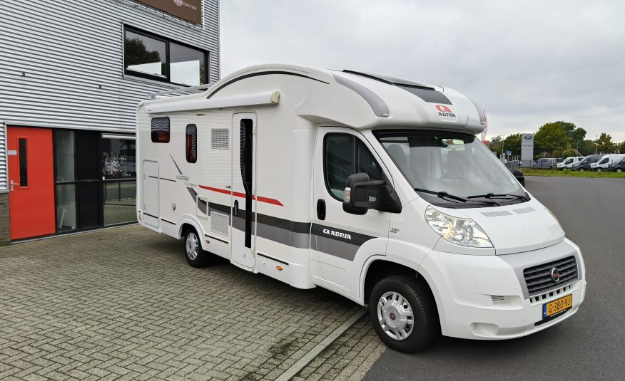 Adria Matrix Plus 680 SL 5 persoons met hefbed