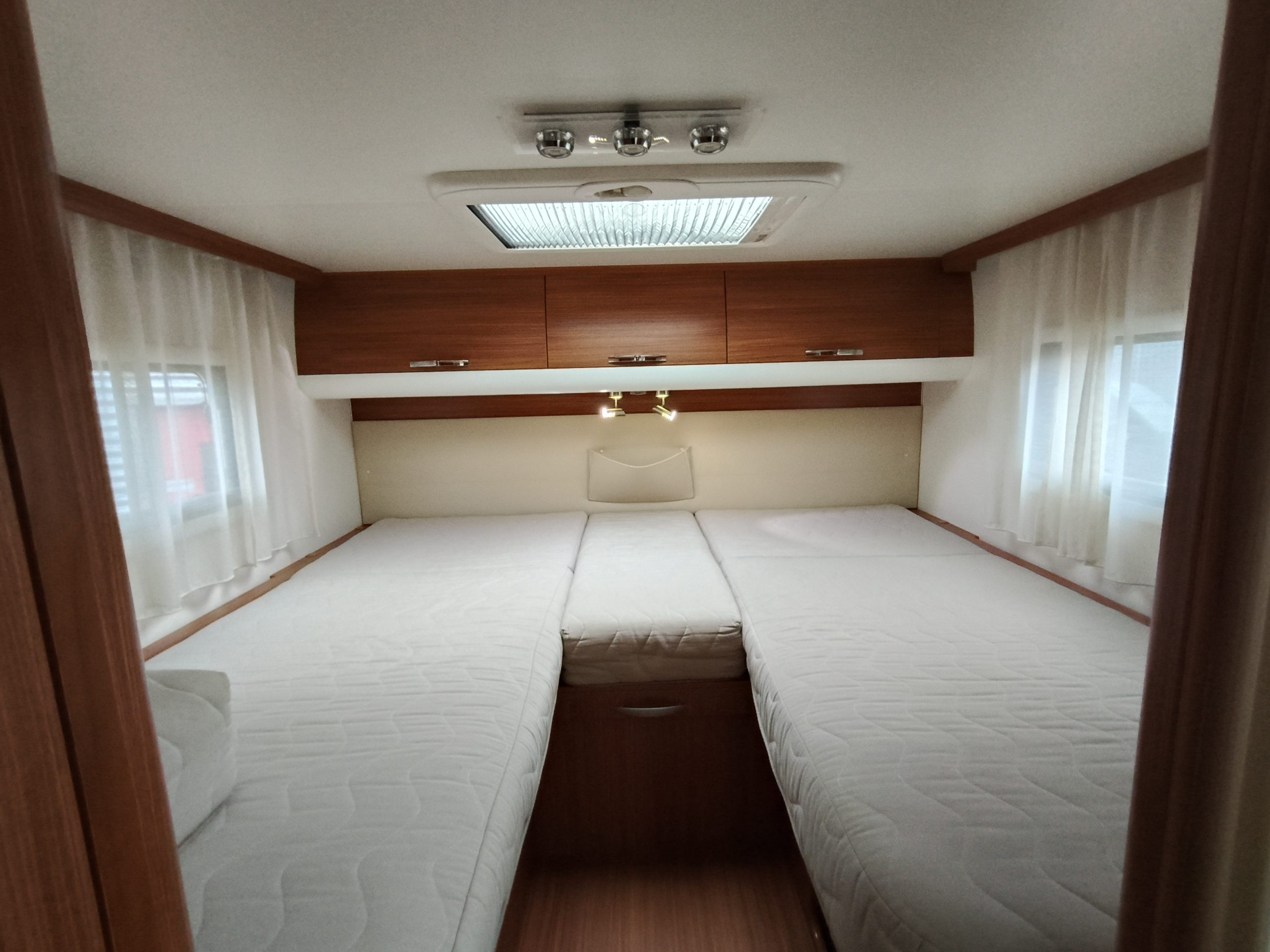 Adria Matrix Plus 680 SL 5 persoons met hefbed