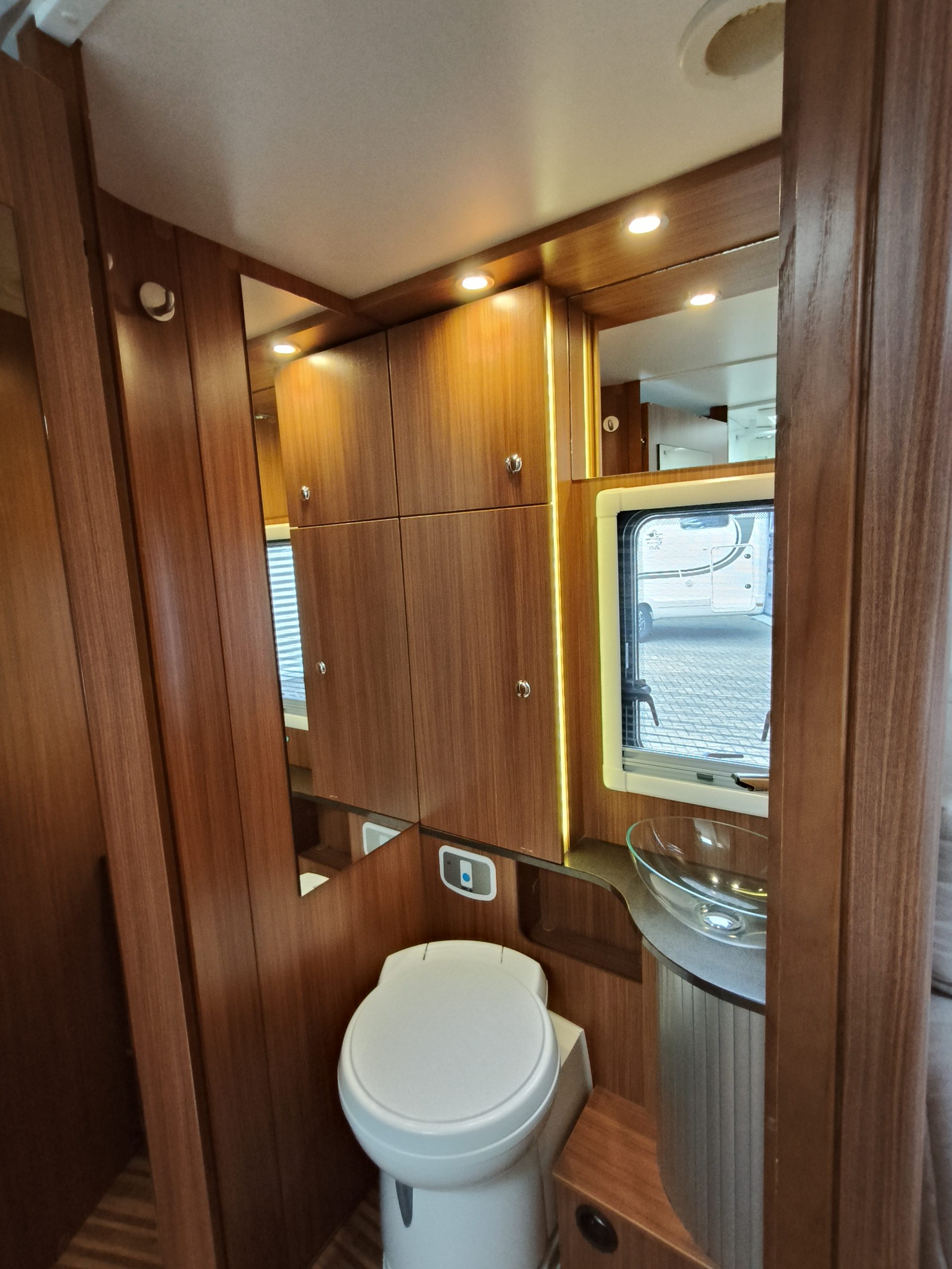 Adria Matrix Plus 680 SL 5 persoons met hefbed