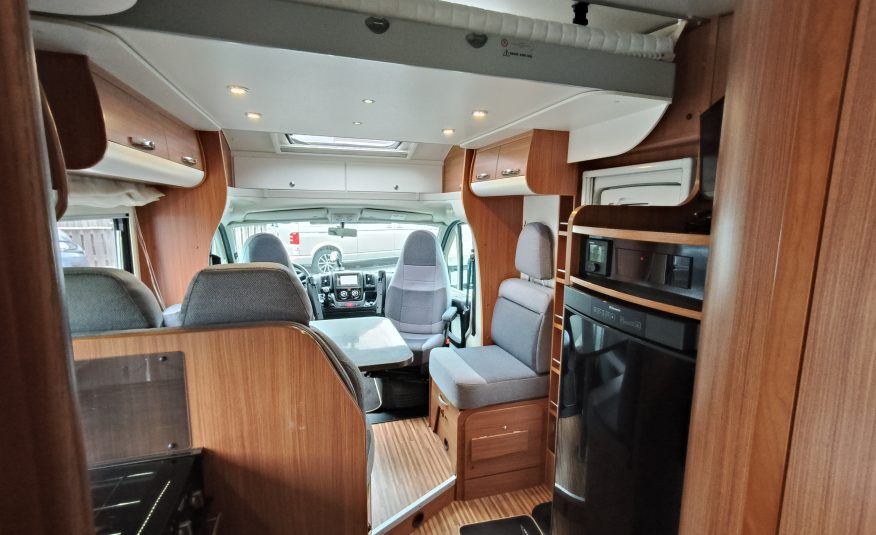 Adria Matrix Plus 680 SL 5 persoons met hefbed