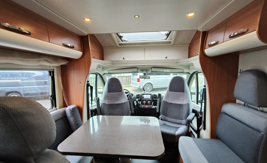 Adria Matrix Plus 680 SL 5 persoons met hefbed
