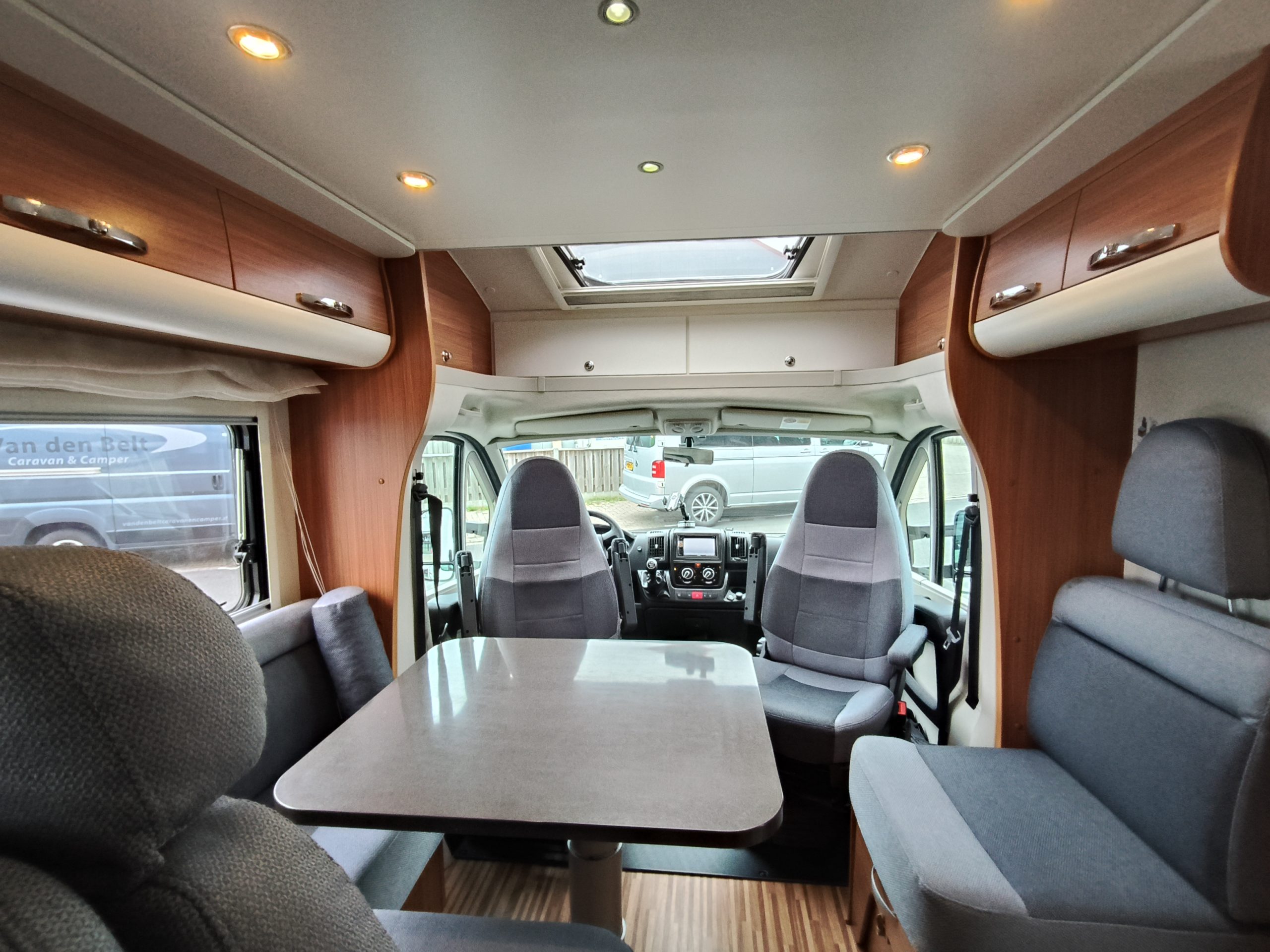 Adria Matrix Plus 680 SL 5 persoons met hefbed