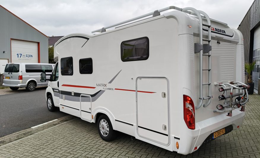 Adria Matrix Plus 680 SL 5 persoons met hefbed