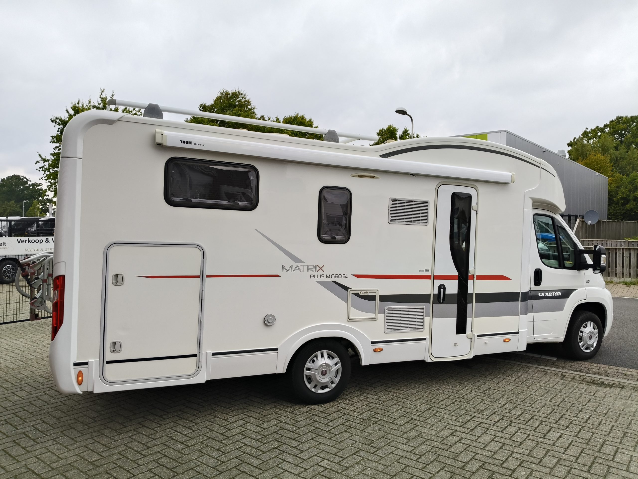 Adria Matrix Plus 680 SL 5 persoons met hefbed