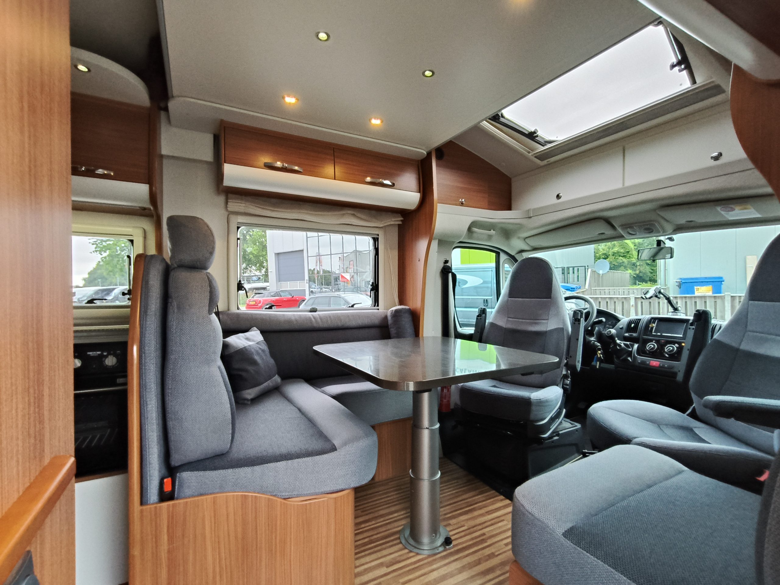 Adria Matrix Plus 680 SL 5 persoons met hefbed