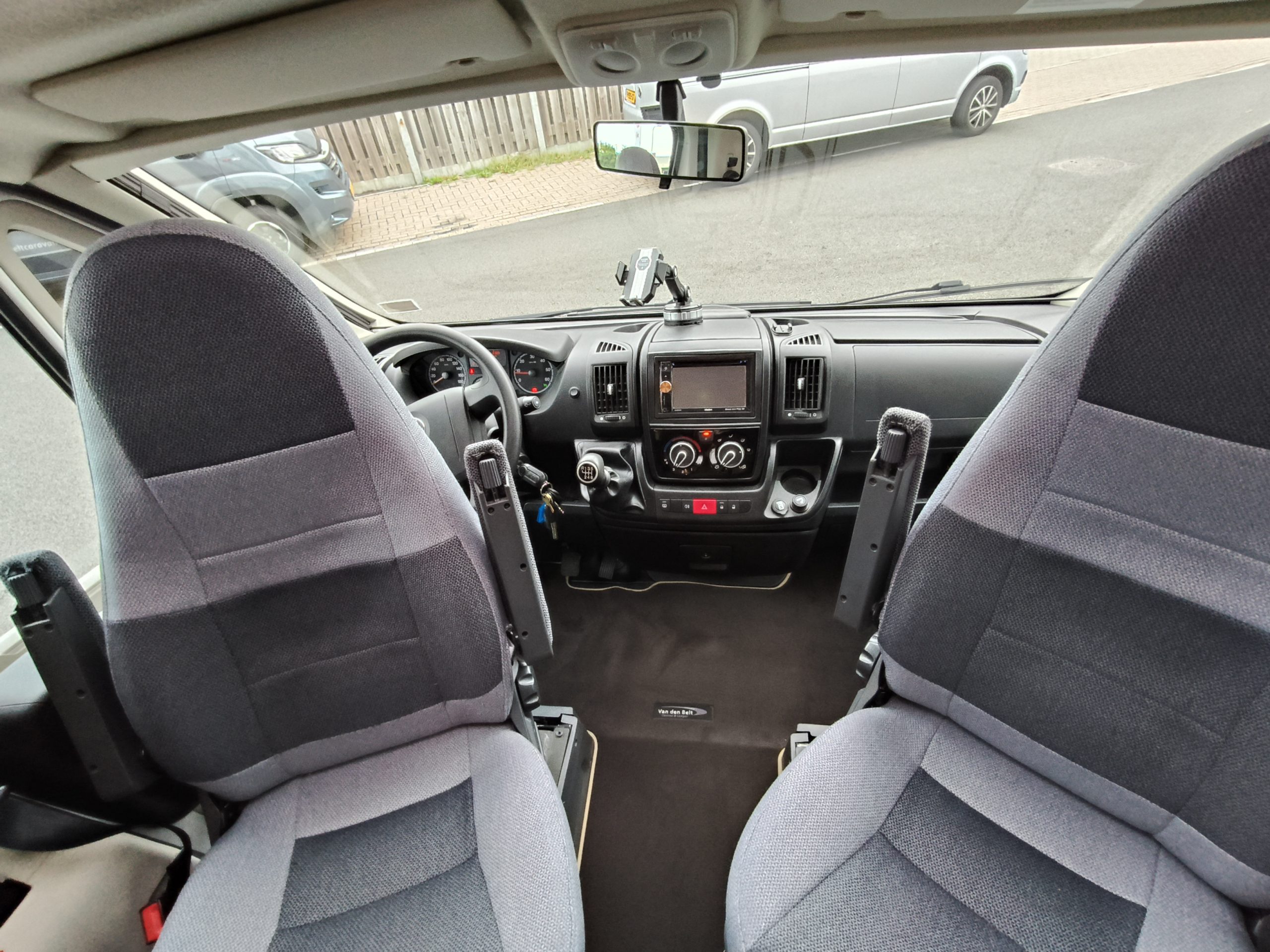 Adria Matrix Plus 680 SL 5 persoons met hefbed