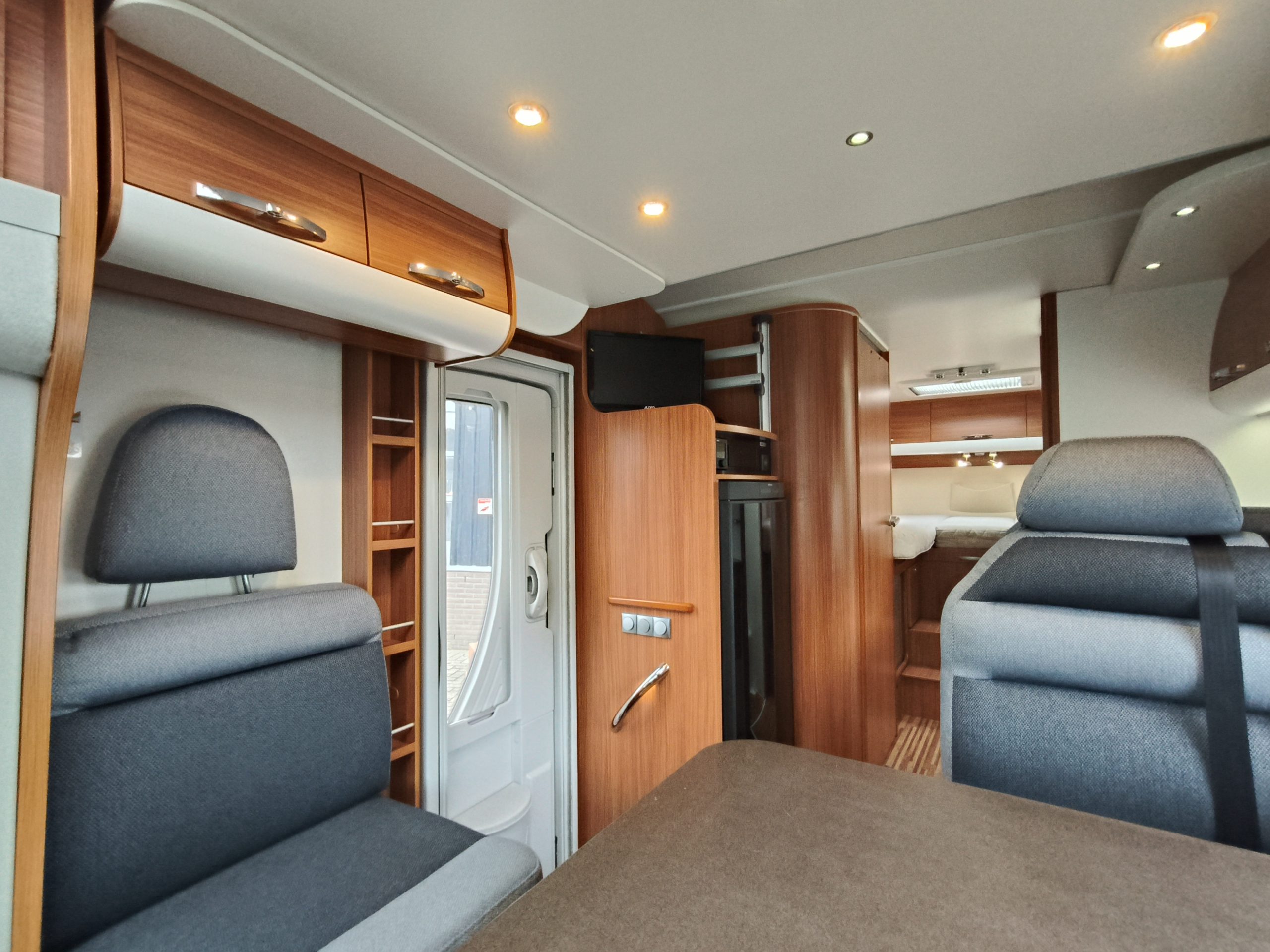 Adria Matrix Plus 680 SL 5 persoons met hefbed