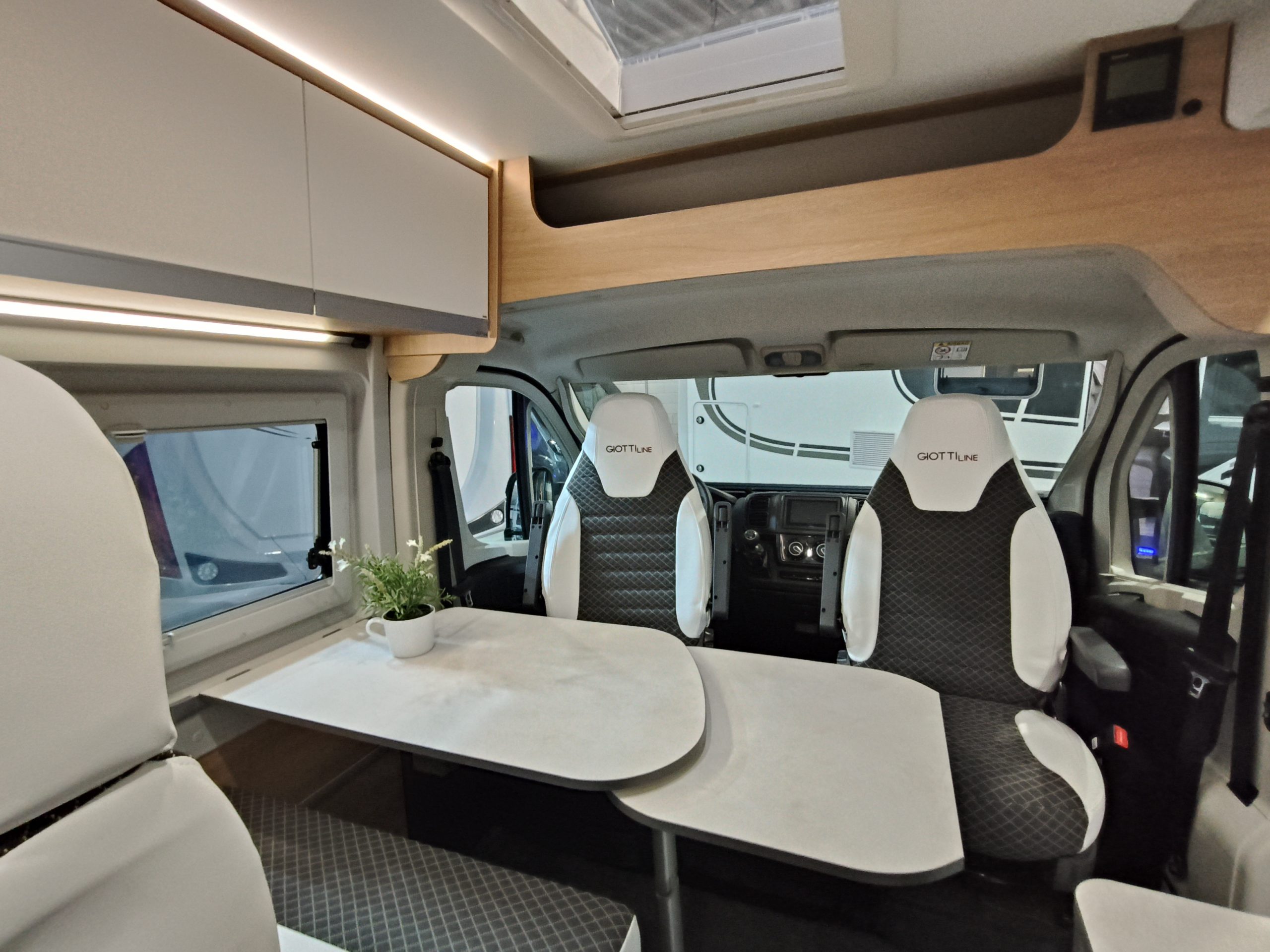 GiottiVan 54T Privilage pakket Dwarsbed COMPACT 2026 model