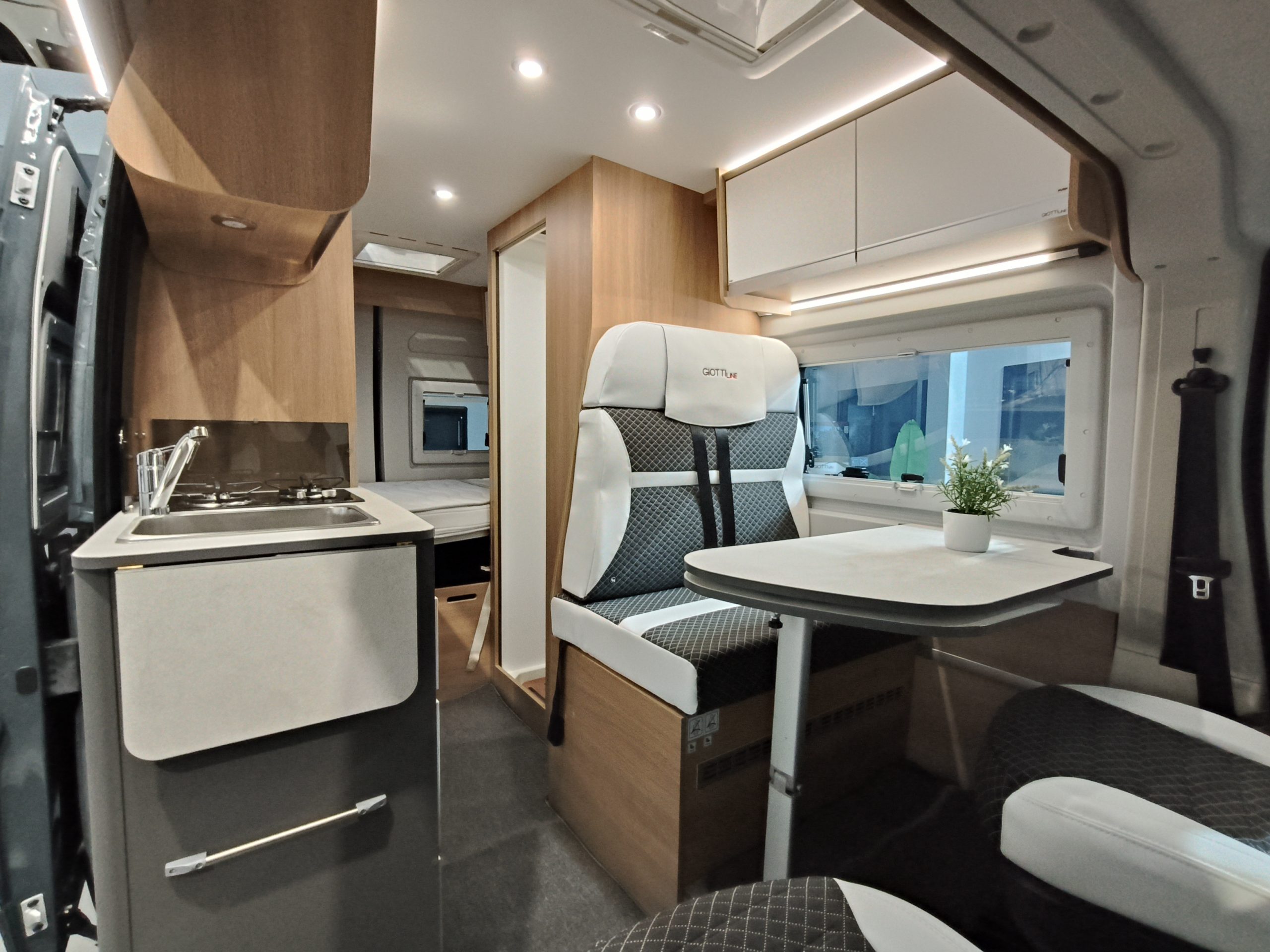 GiottiVan 54T Privilage pakket Dwarsbed COMPACT 2026 model