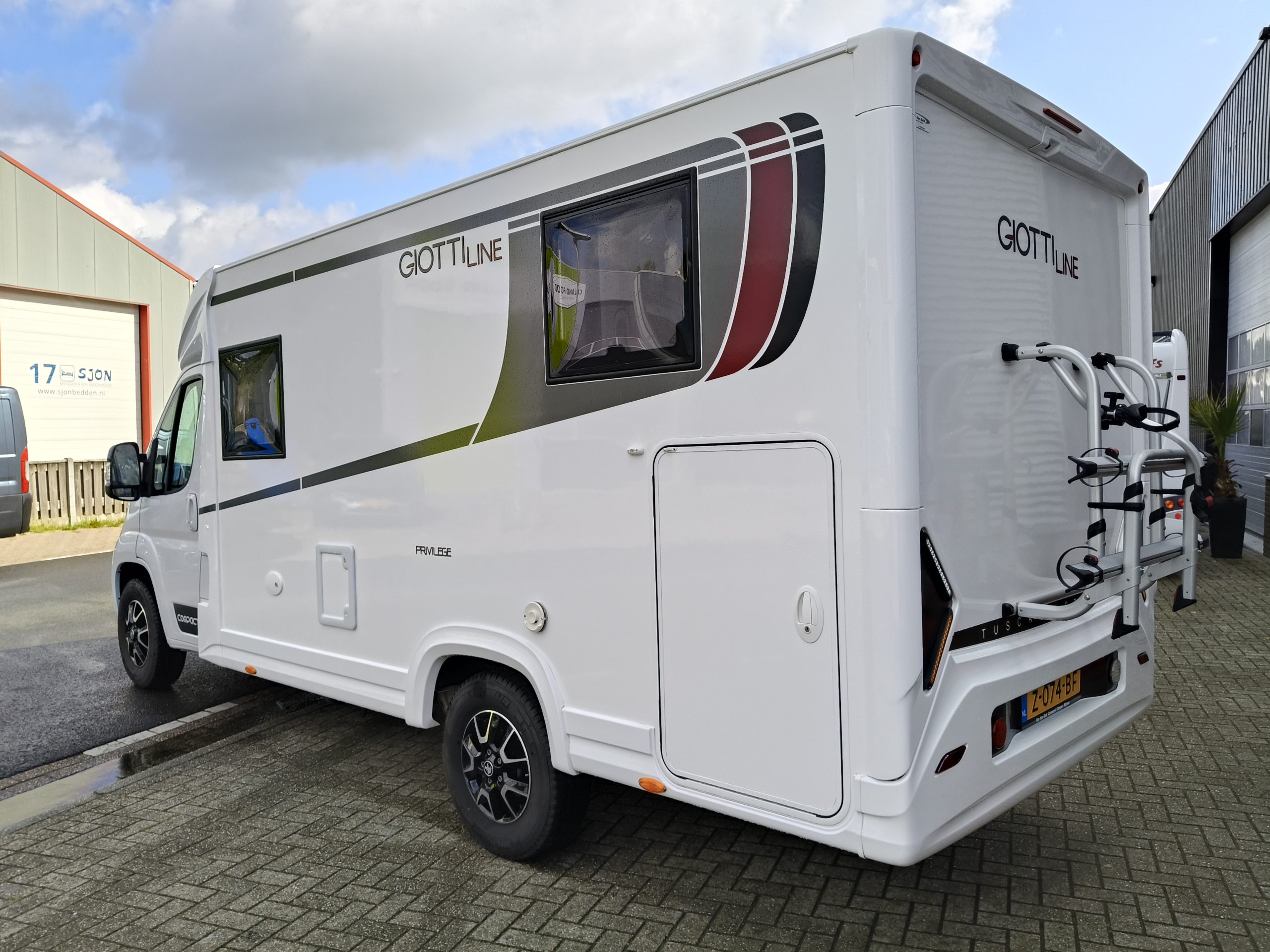 GiottiLine Compact C66 Privilege Lengtebedden slechts 660 cm lang 210 cm breed!