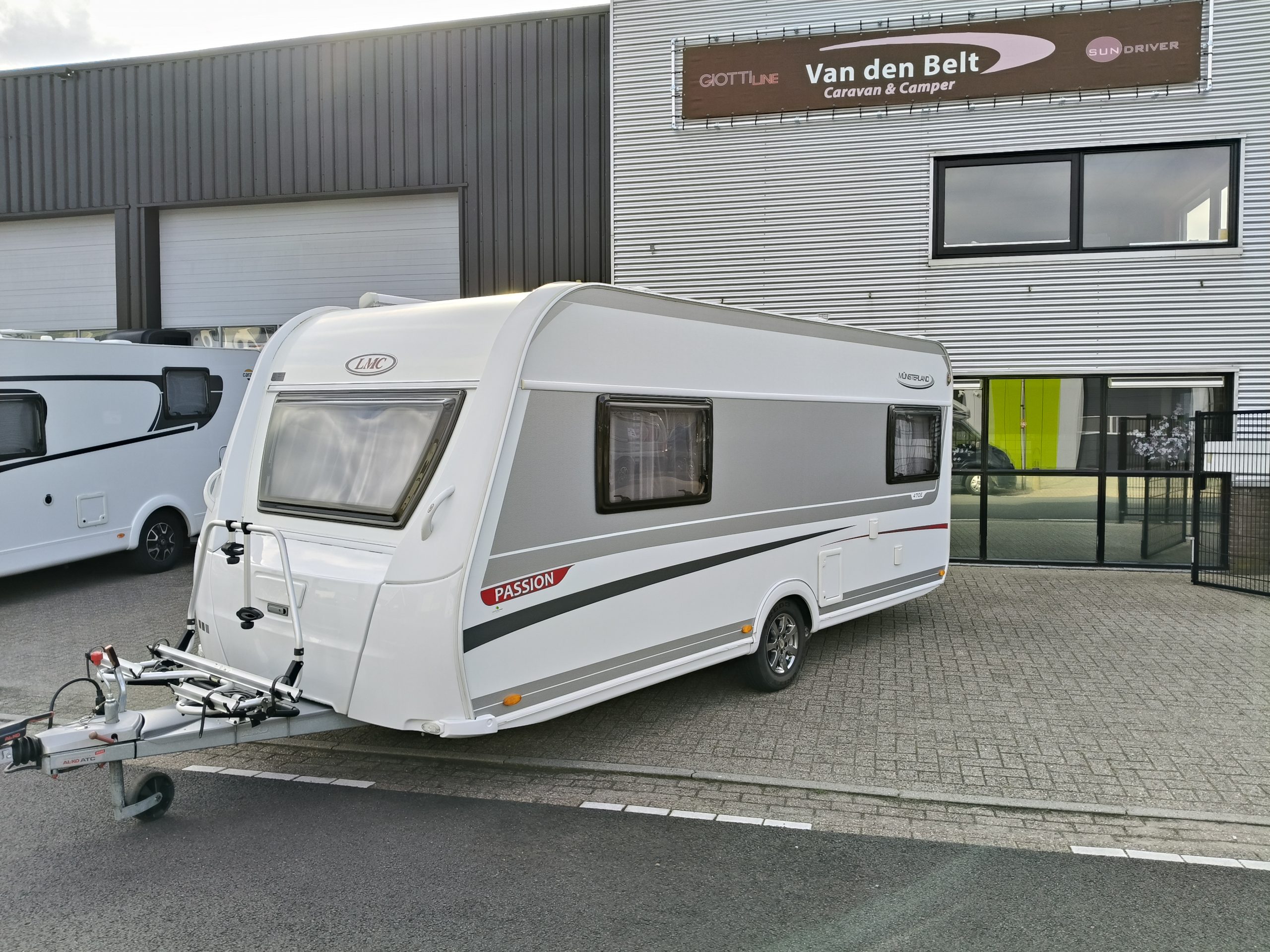 LMC PASSION 470 E Lengtebedden