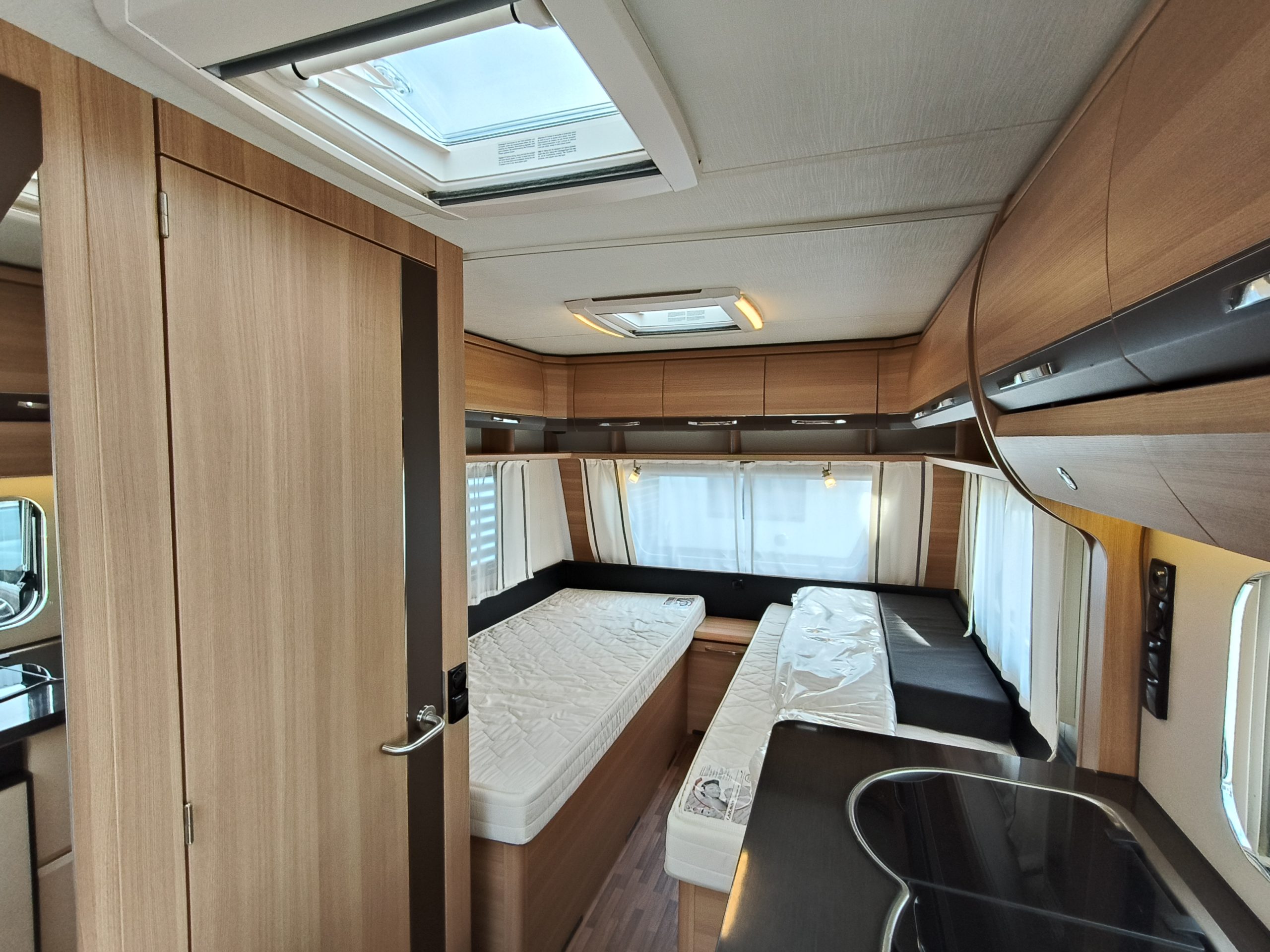 LMC PASSION 470 E Lengtebedden