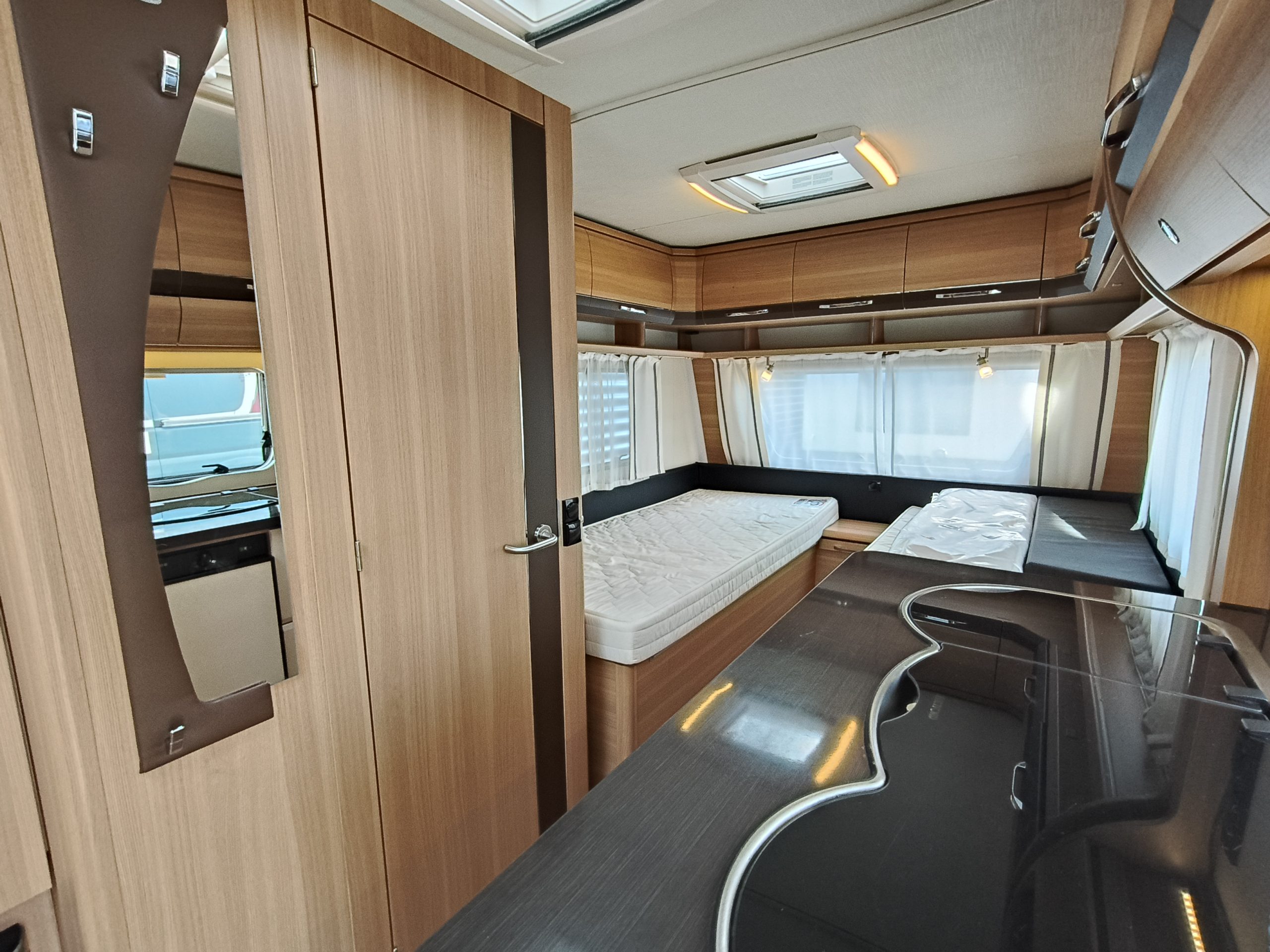 LMC PASSION 470 E Lengtebedden