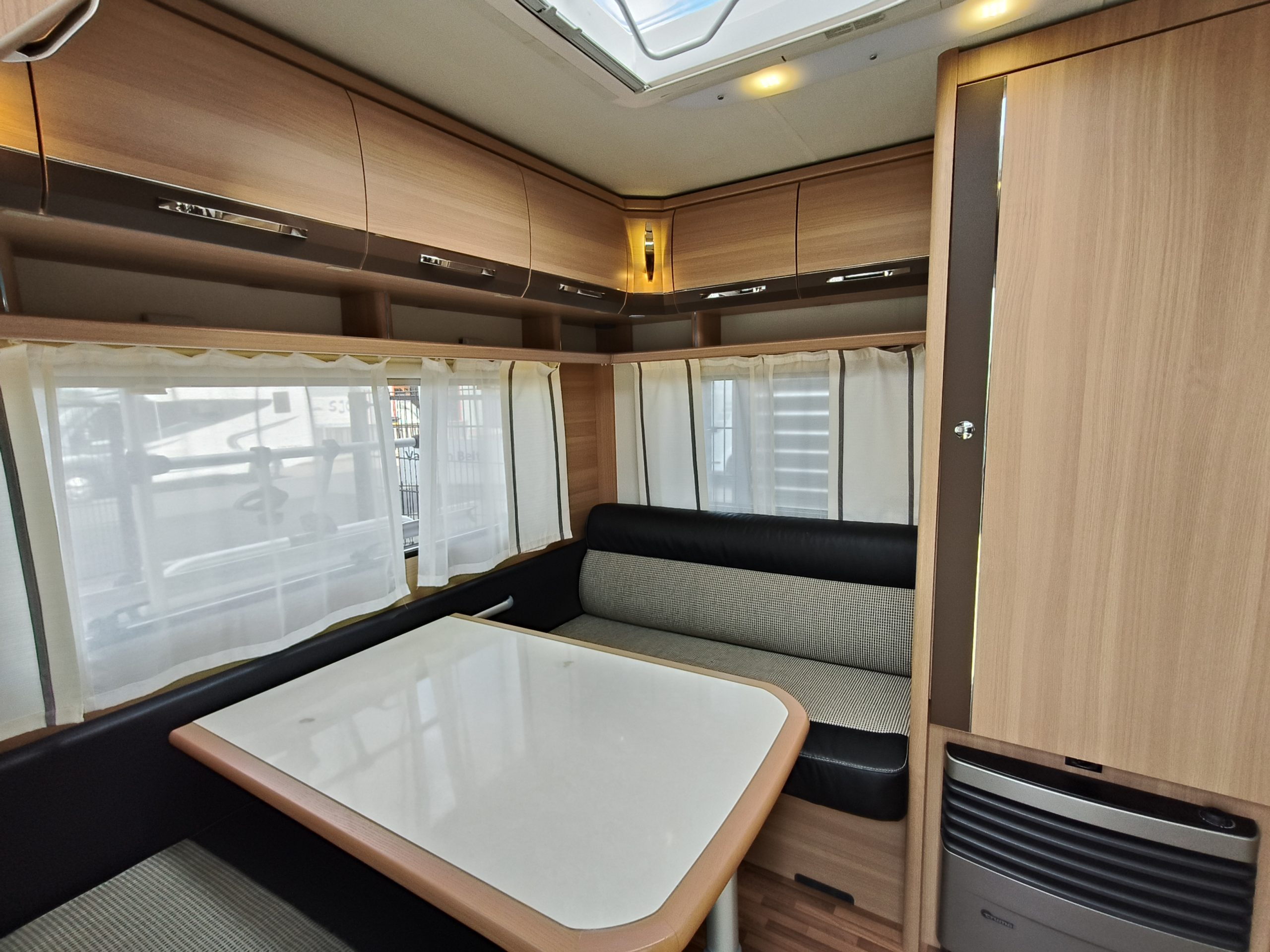 LMC PASSION 470 E Lengtebedden