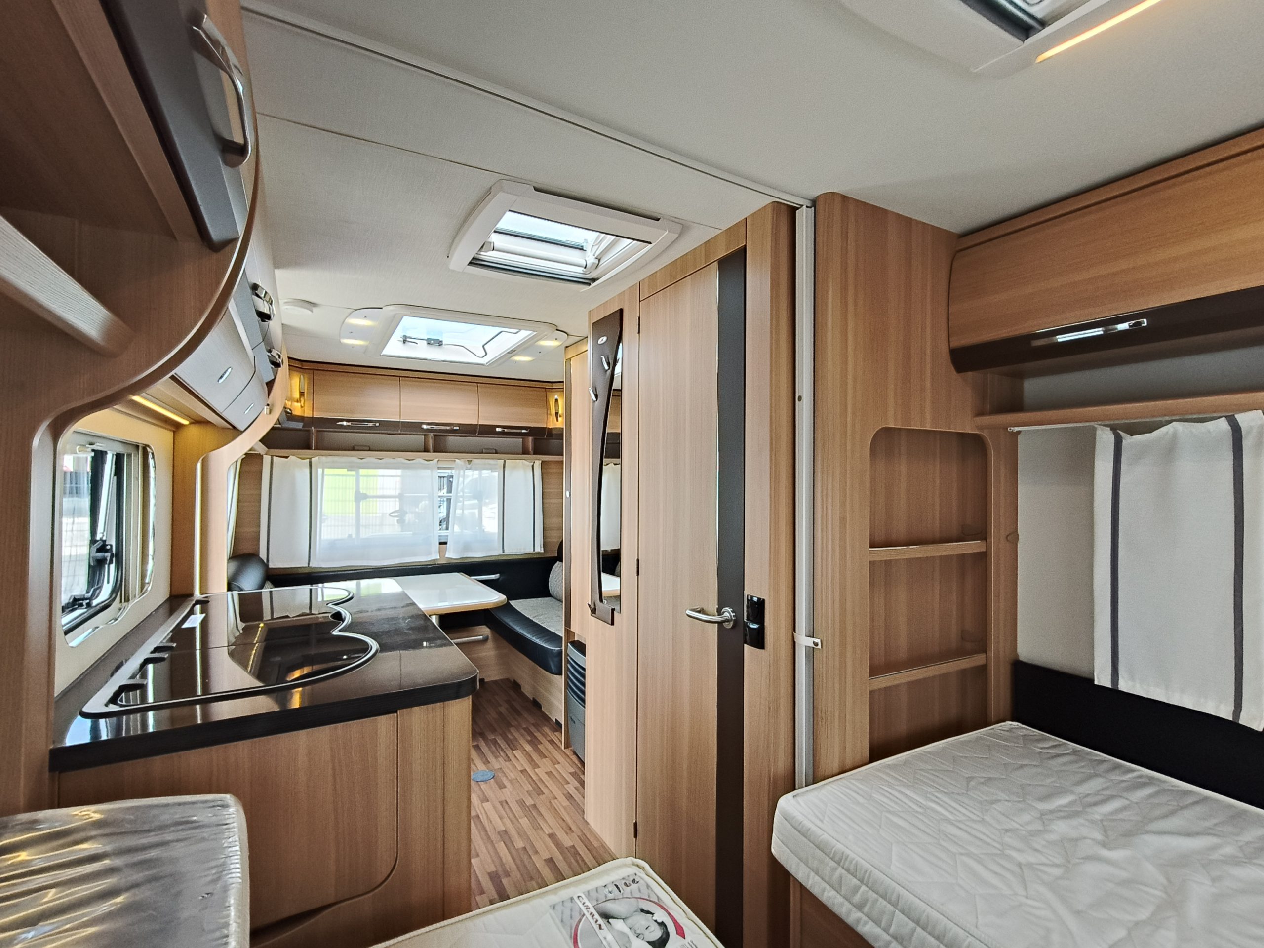 LMC PASSION 470 E Lengtebedden