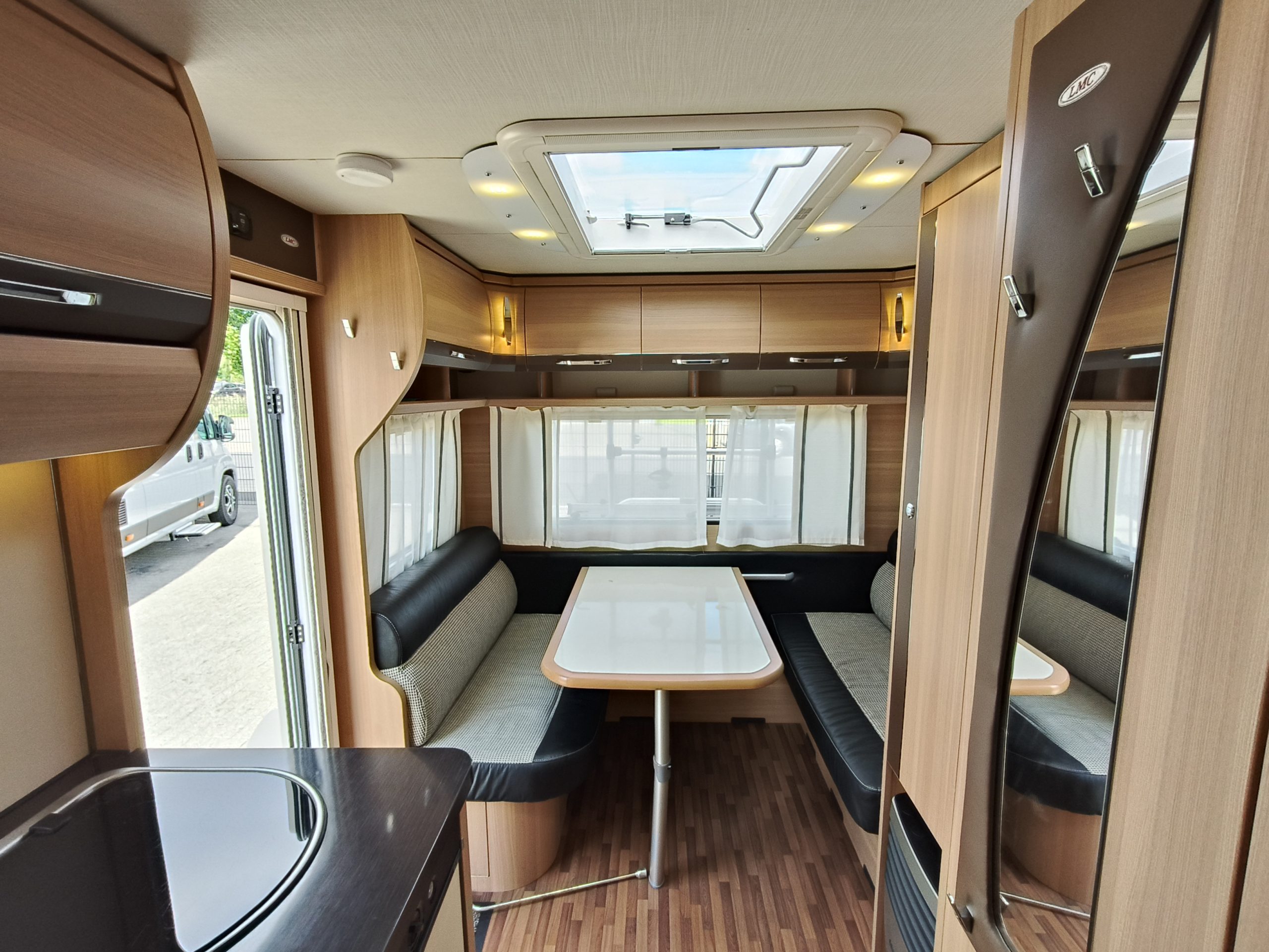 LMC PASSION 470 E Lengtebedden