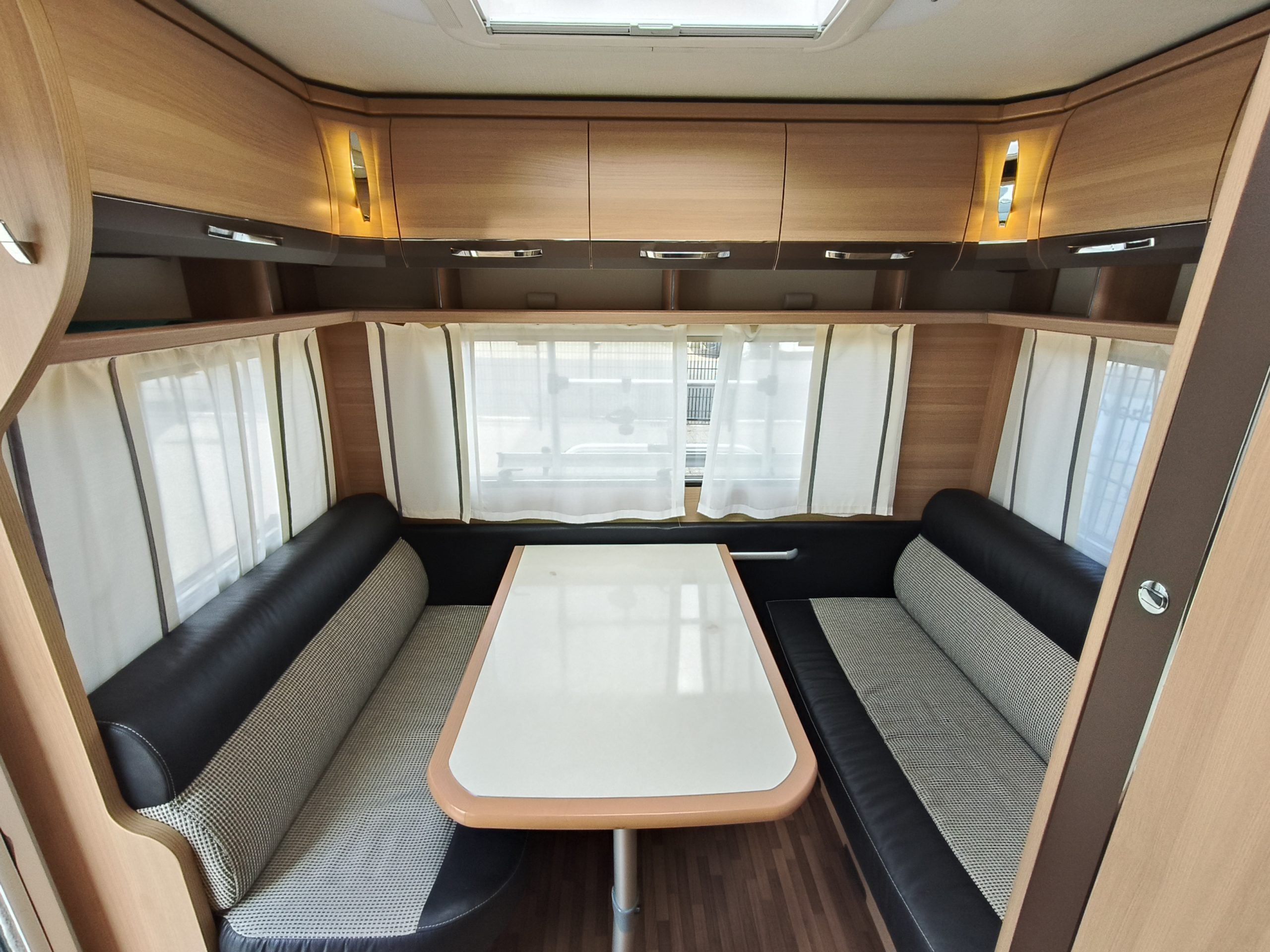 LMC PASSION 470 E Lengtebedden