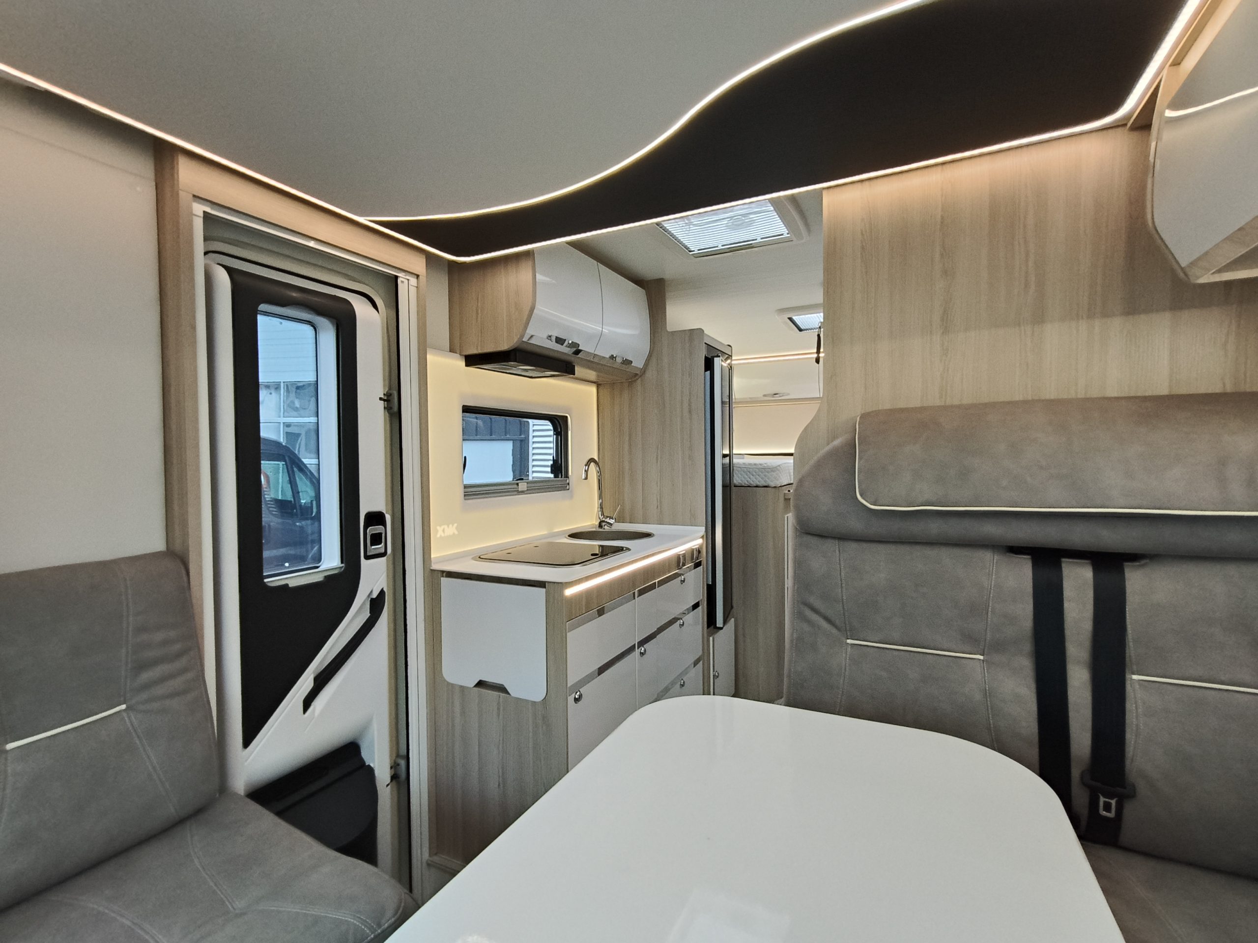 Sun Driver T690 Premium Lengte bedden en hefbed 5 pers. Automaat