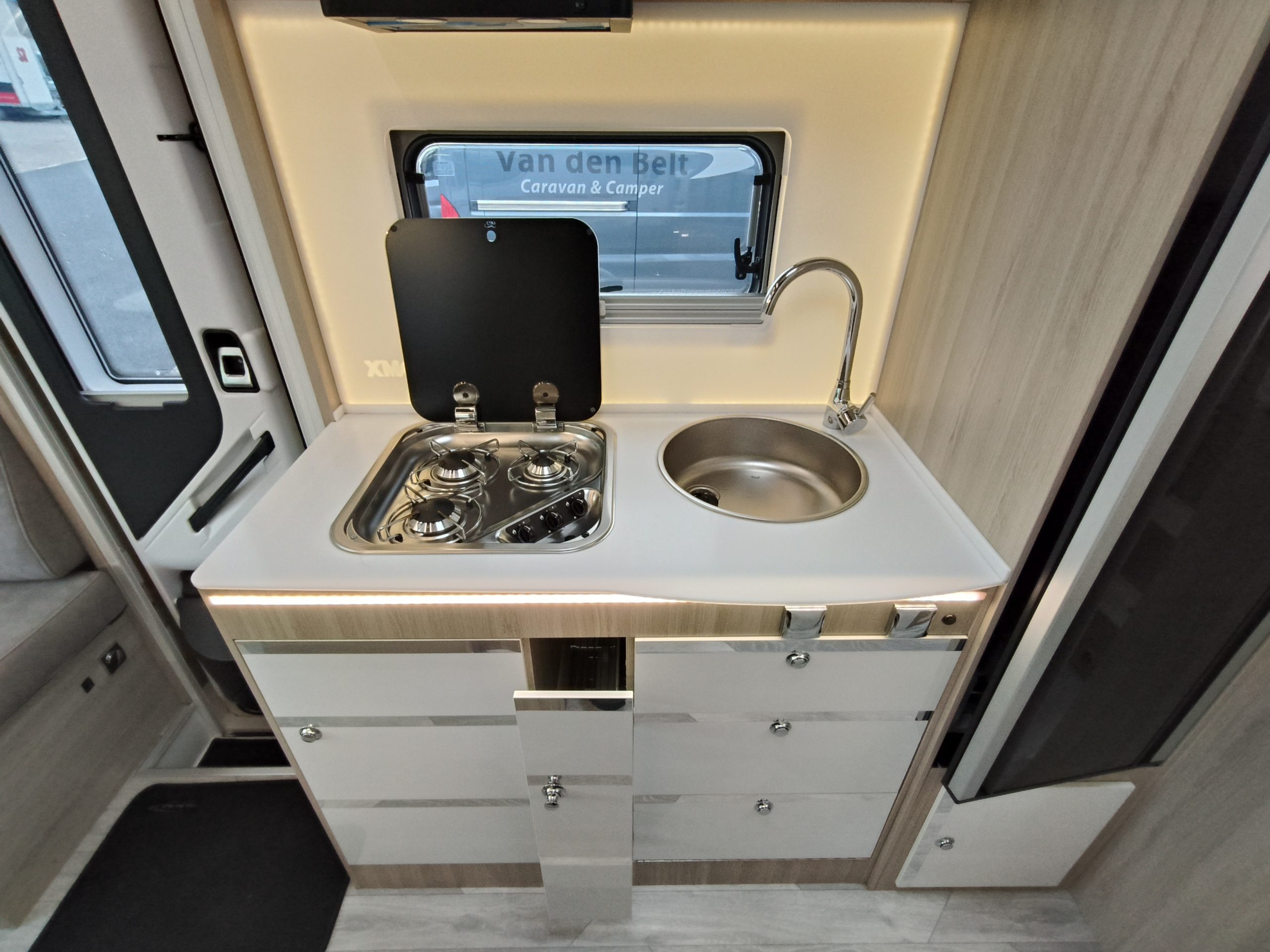 Sun Driver T690 Premium Lengte bedden en hefbed 5 pers. Automaat