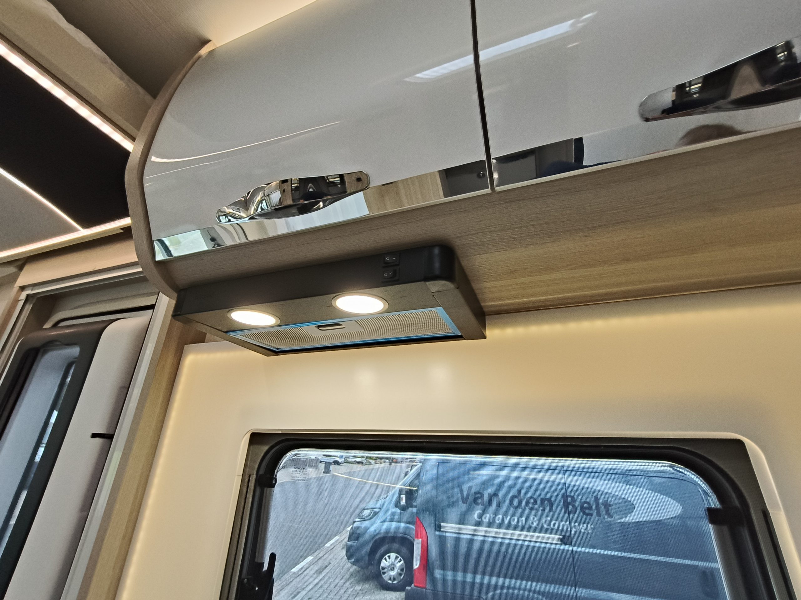 Sun Driver T690 Premium Lengte bedden en hefbed 5 pers. Automaat