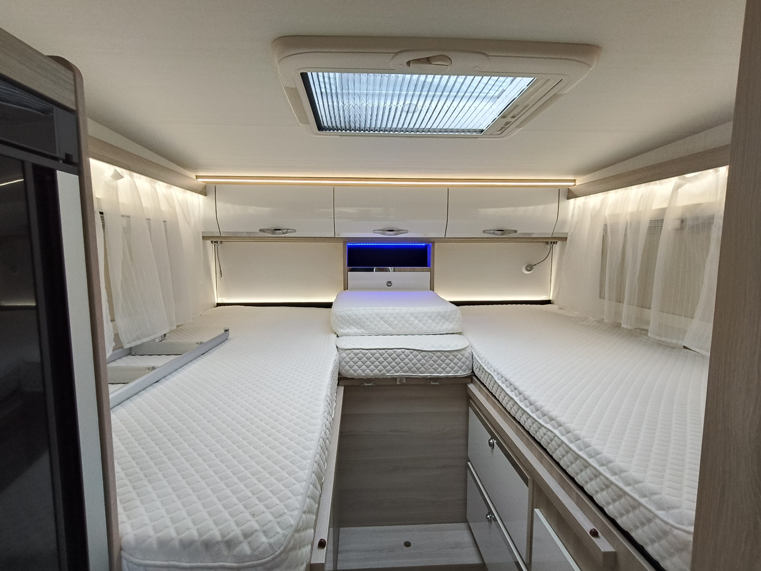 Sun Driver T690 Premium Lengte bedden en hefbed 5 pers. Automaat