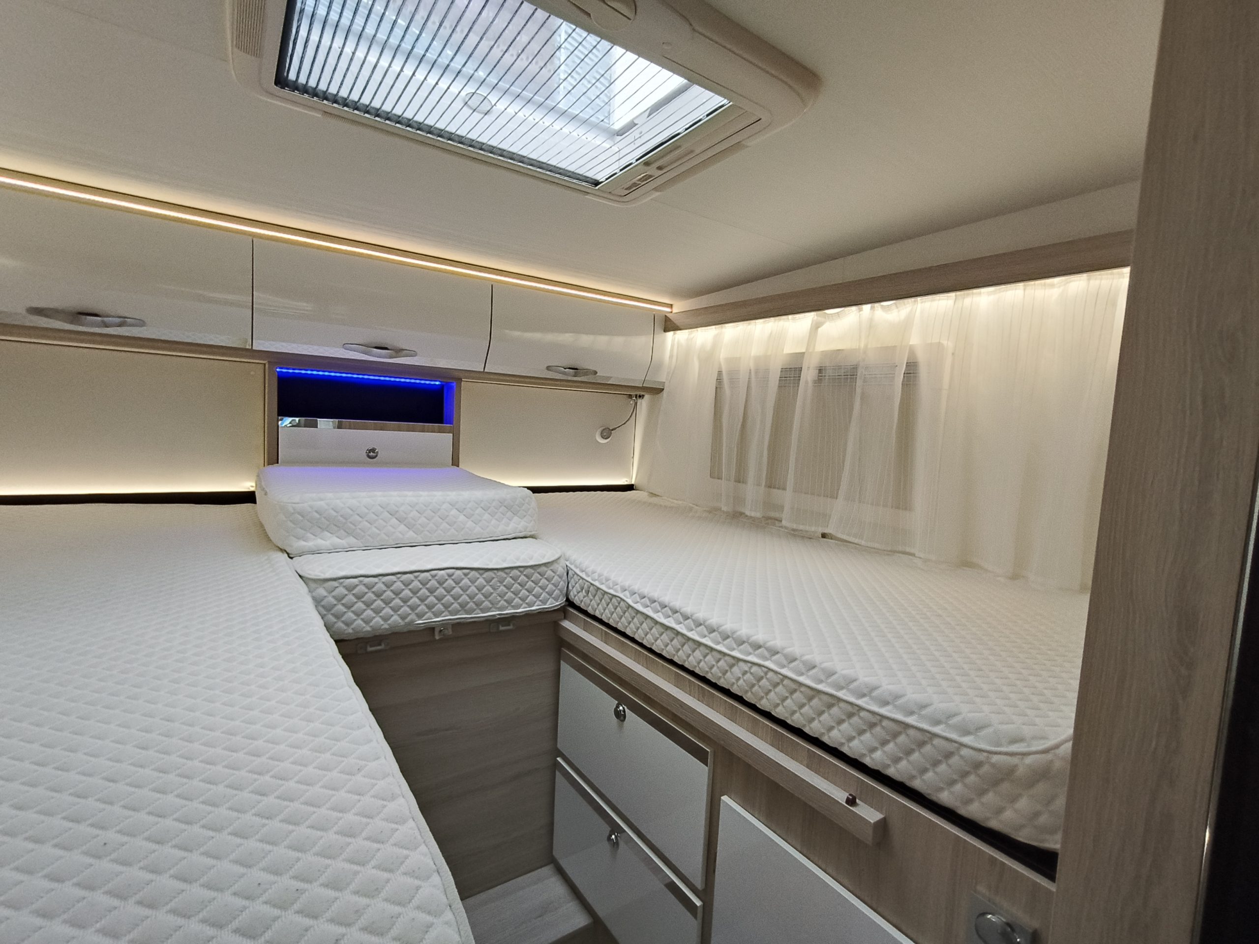 Sun Driver T690 Premium Lengte bedden en hefbed 5 pers. Automaat