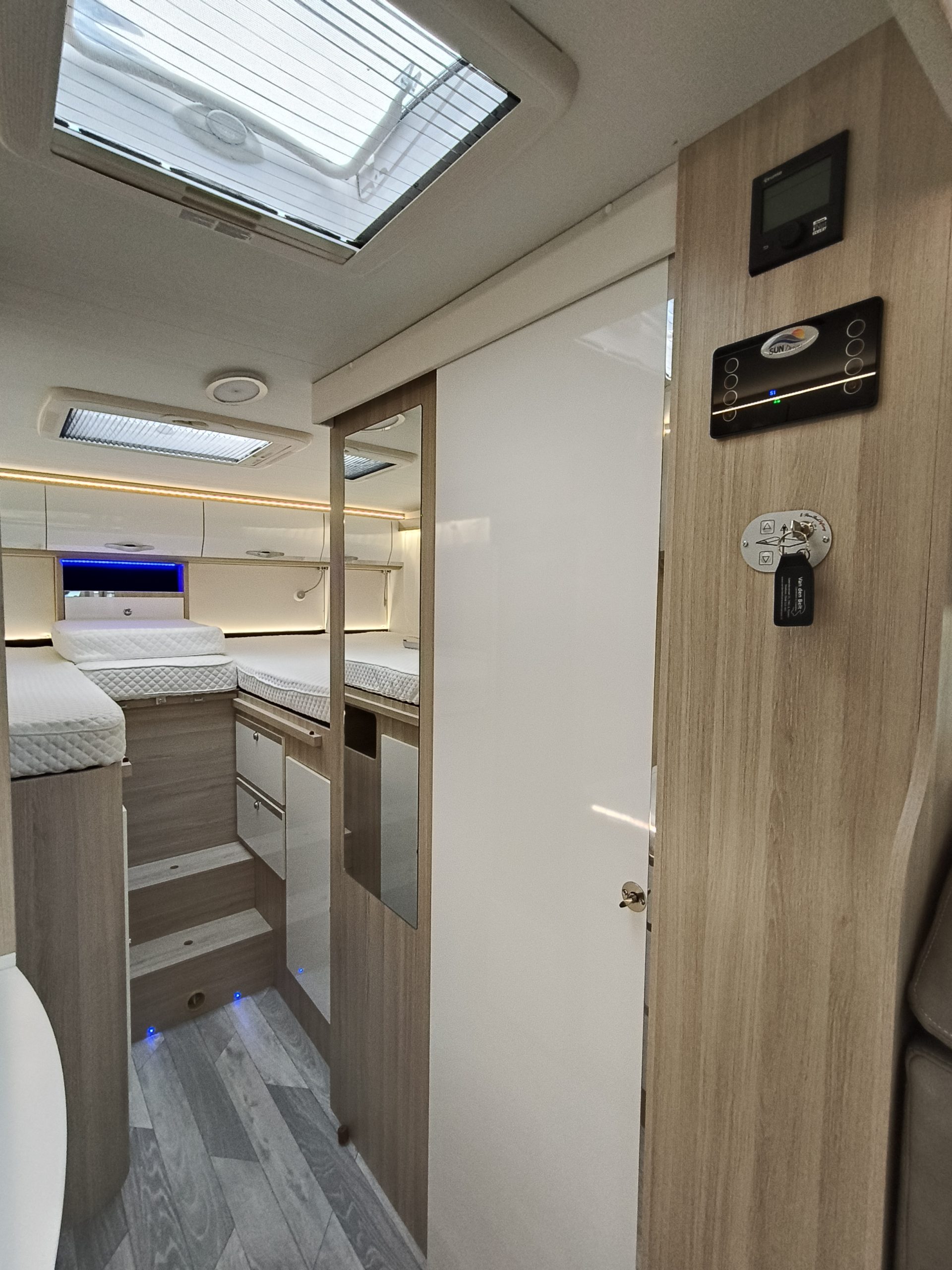 Sun Driver T690 Premium Lengte bedden en hefbed 5 pers. Automaat