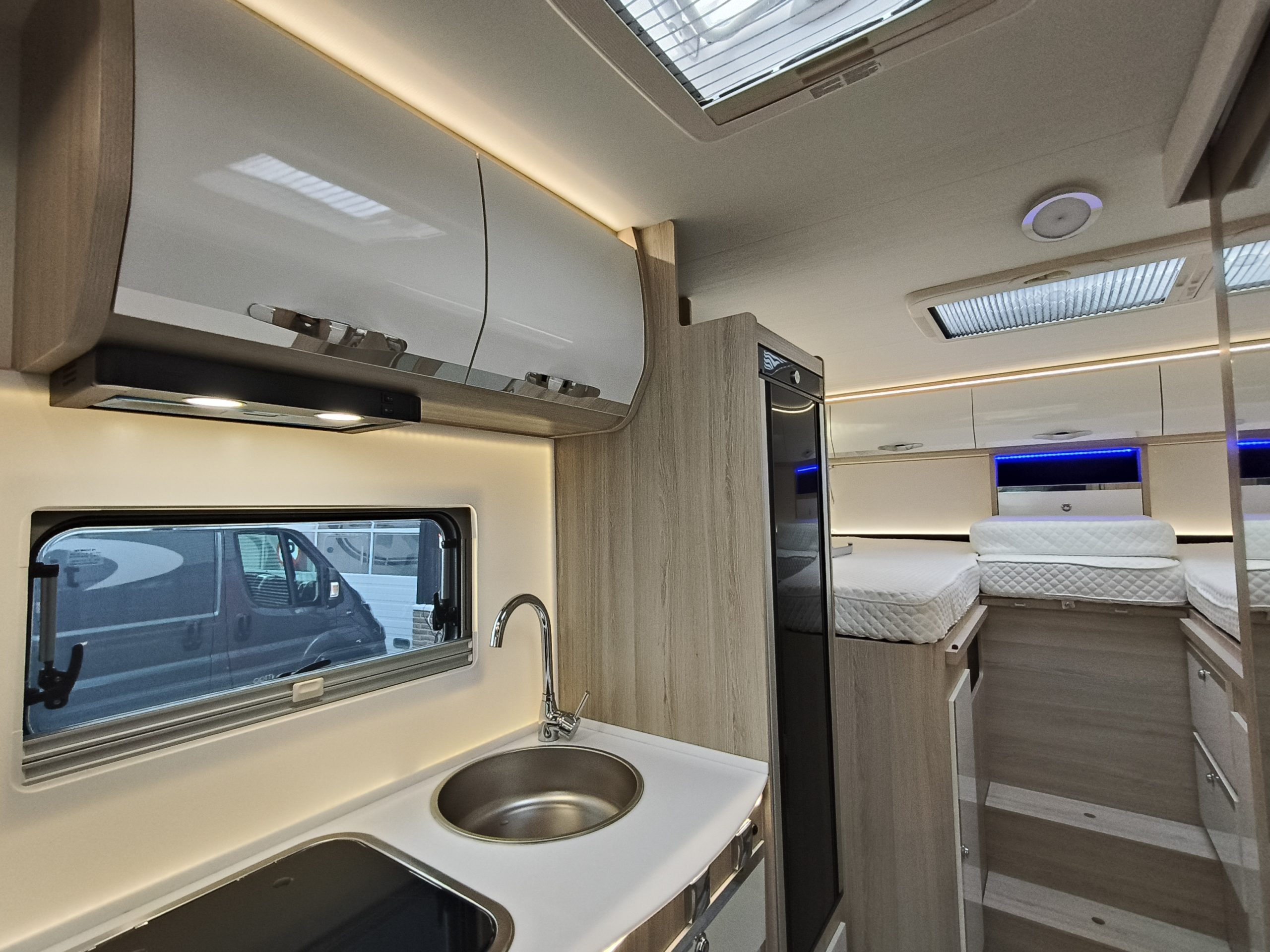 Sun Driver T690 Premium Lengte bedden en hefbed 5 pers. Automaat