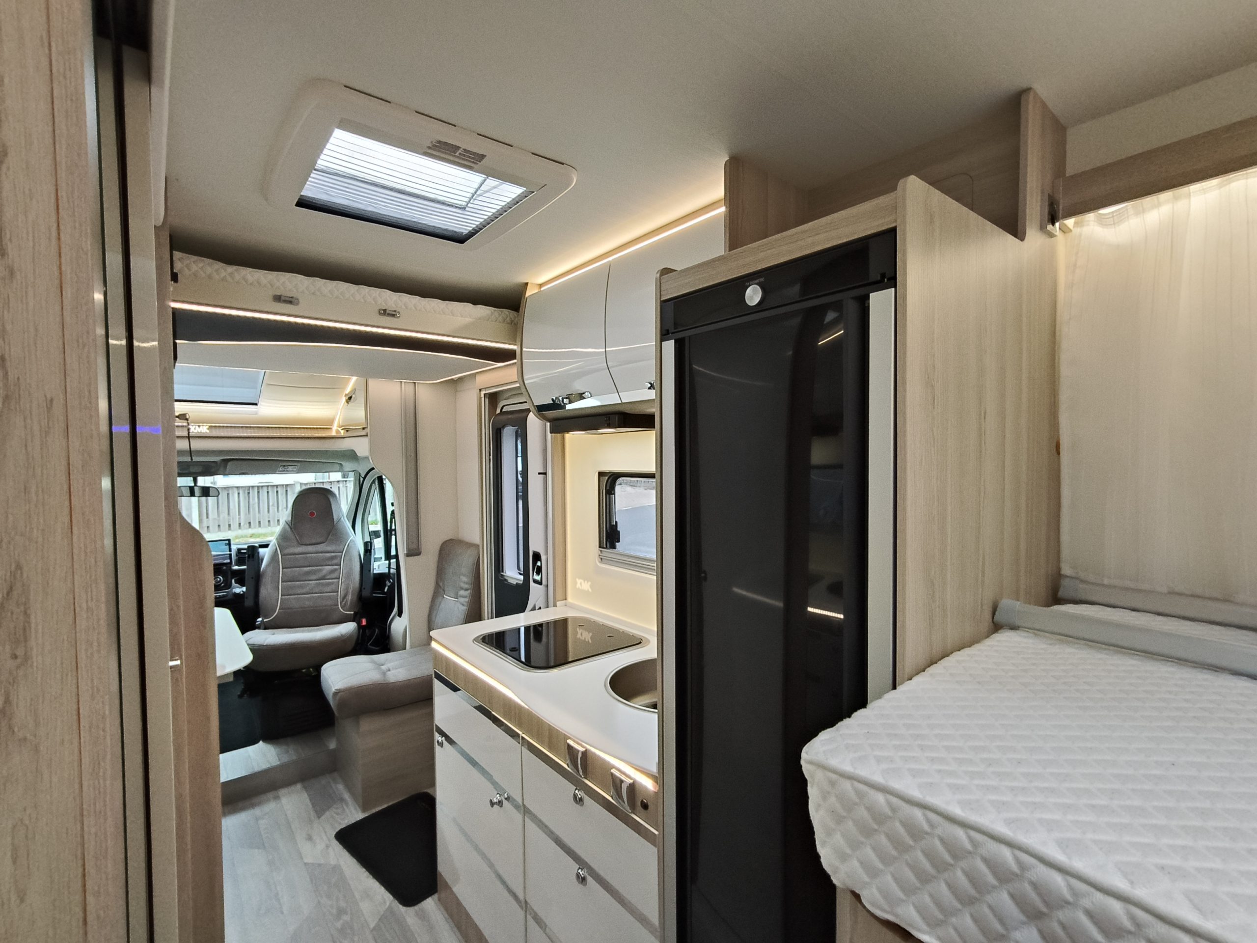 Sun Driver T690 Premium Lengte bedden en hefbed 5 pers. Automaat