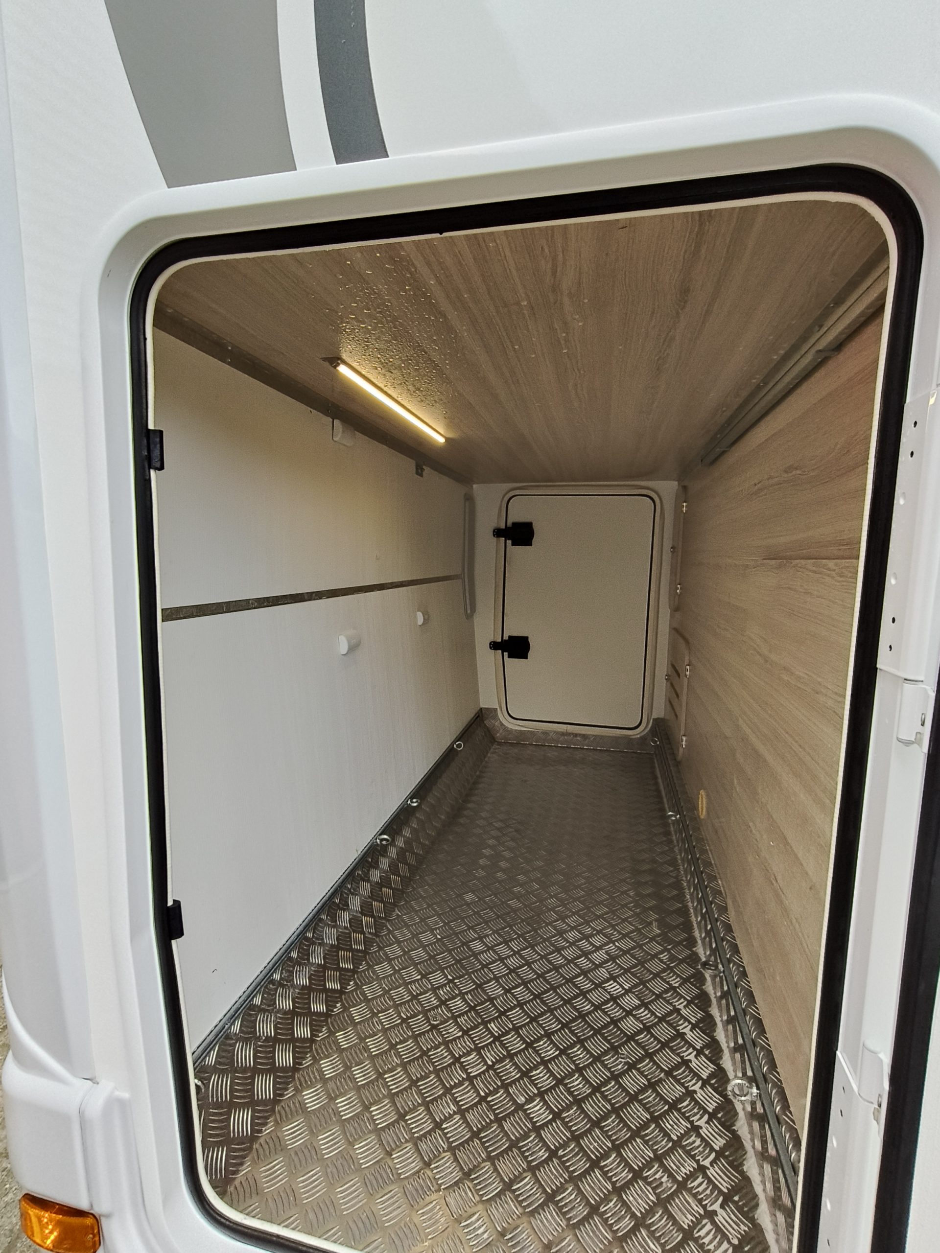 Sun Driver T690 Premium Lengte bedden en hefbed 5 pers. Automaat