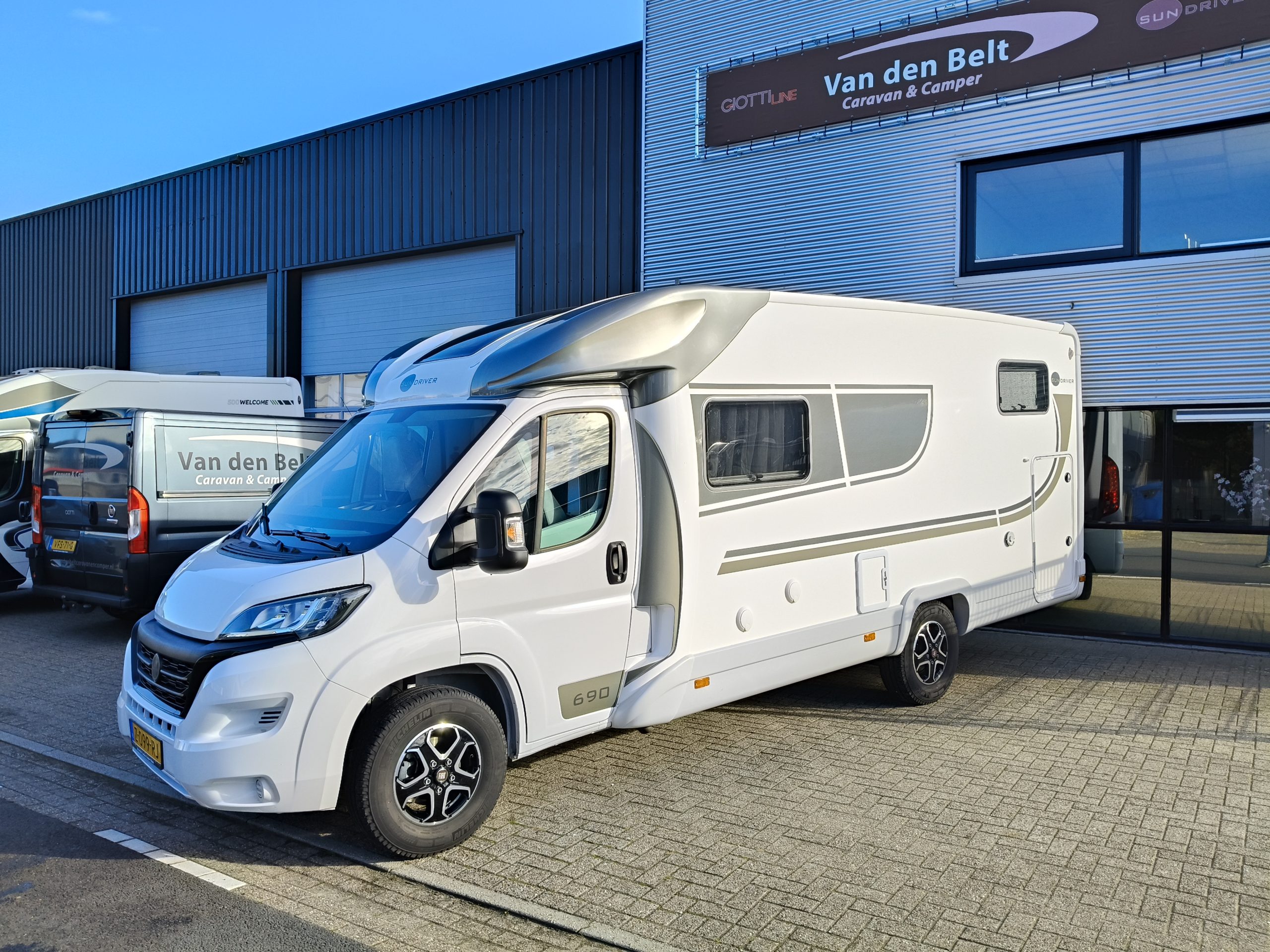 Sun Driver T690 Premium Lengte bedden en hefbed 5 pers. Automaat