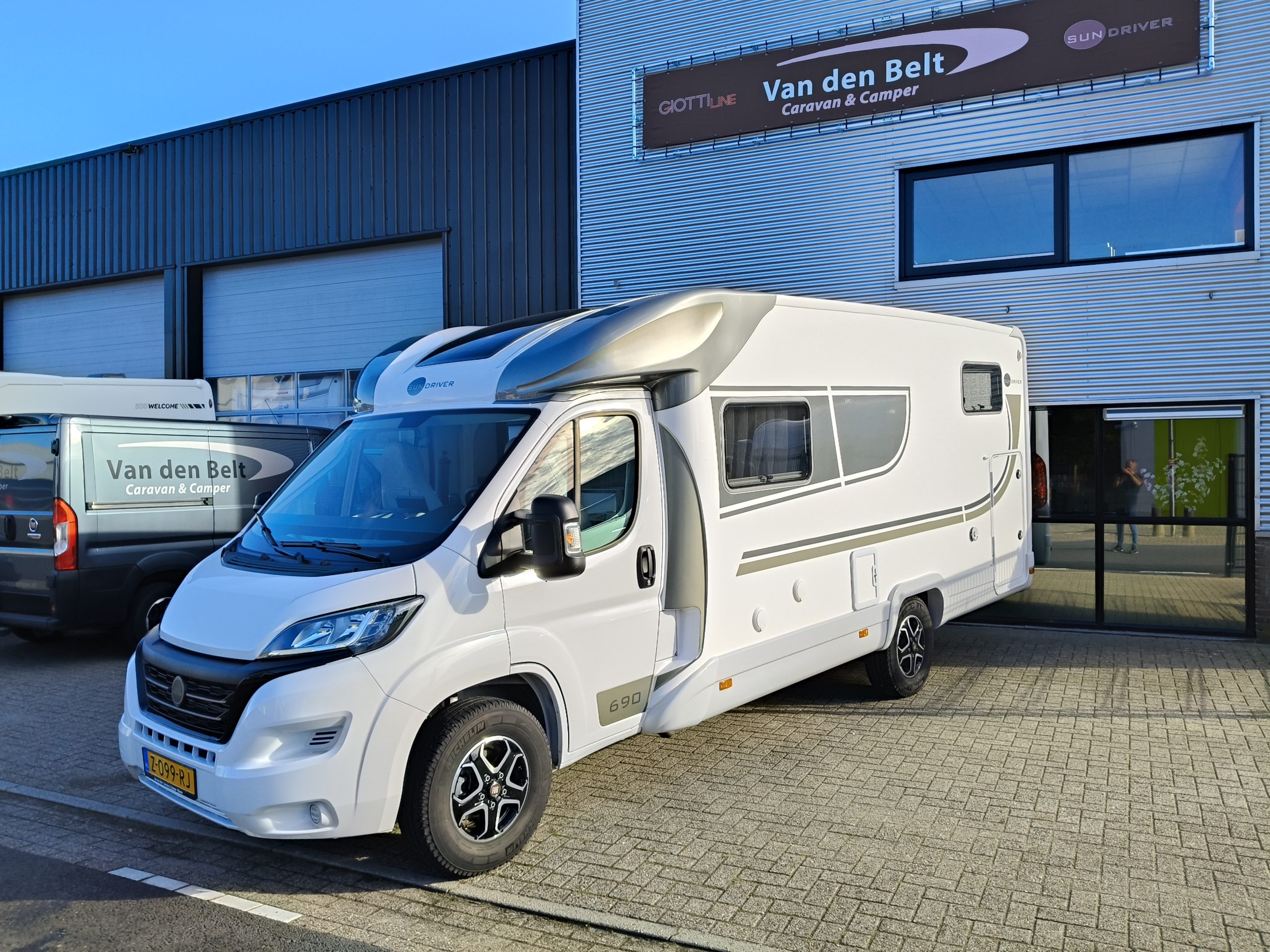 Sun Driver T690 Premium Lengte bedden en hefbed 5 pers. Automaat