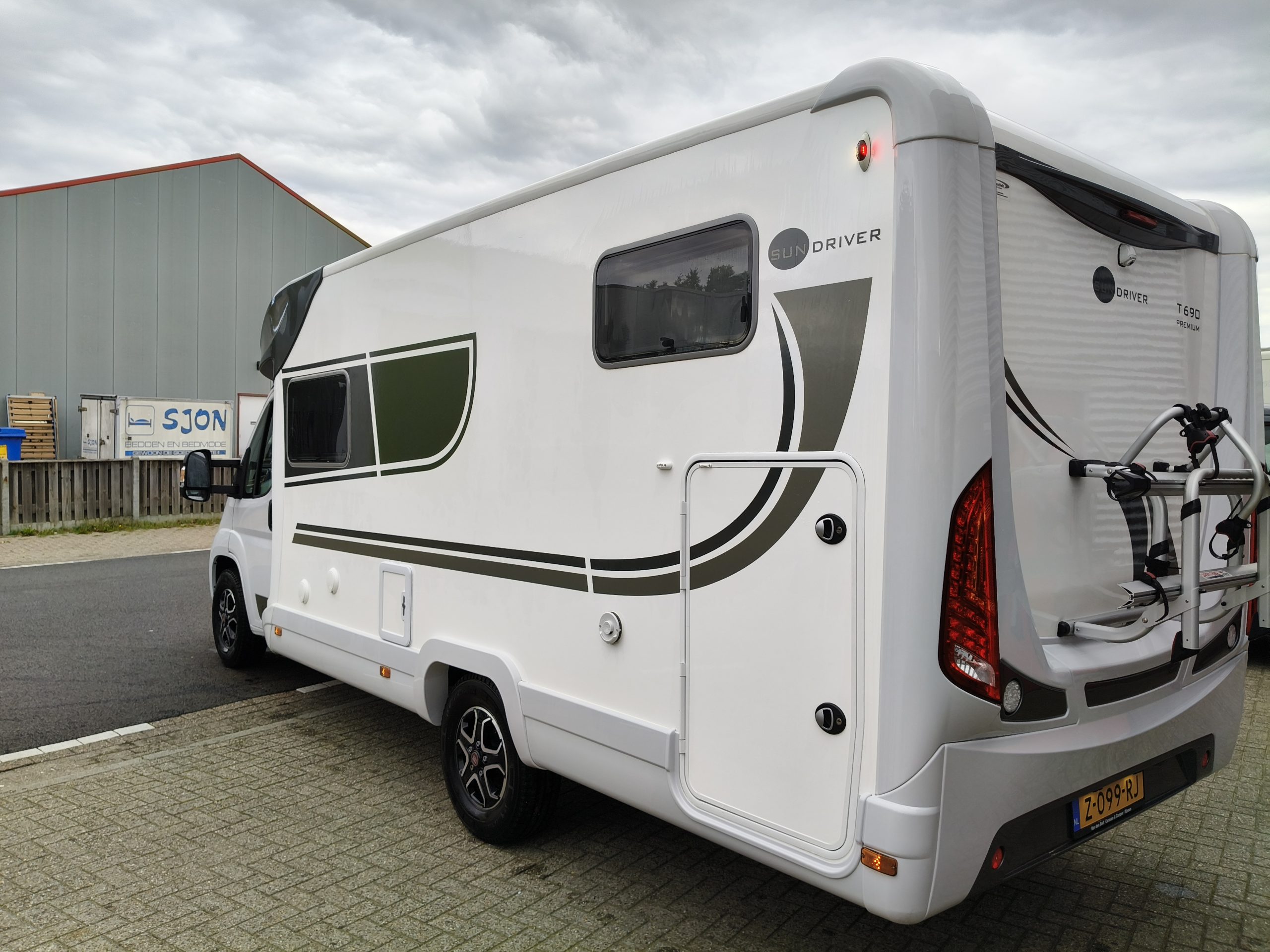 Sun Driver T690 Premium Lengte bedden en hefbed 5 pers. Automaat