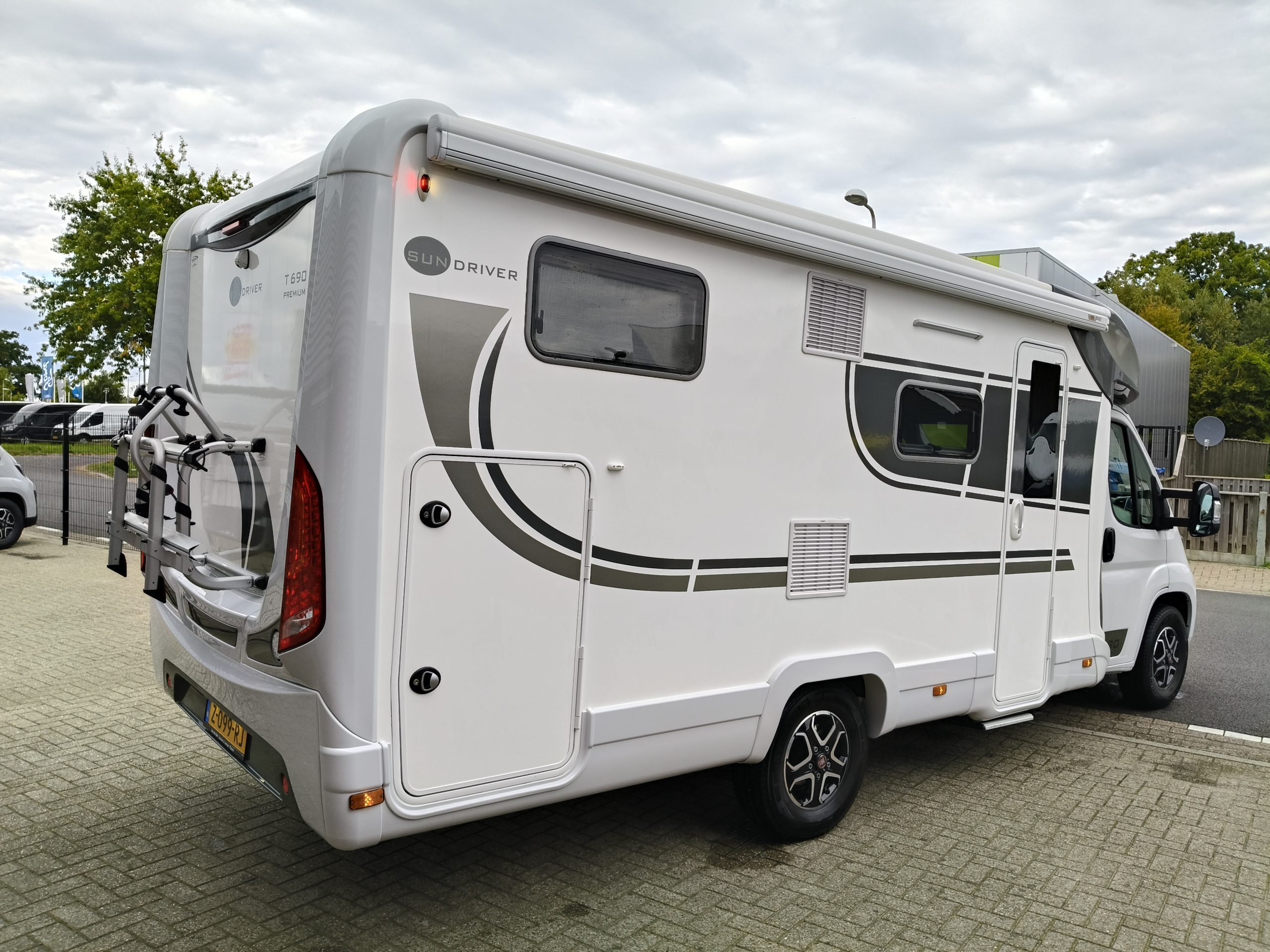 Sun Driver T690 Premium Lengte bedden en hefbed 5 pers. Automaat