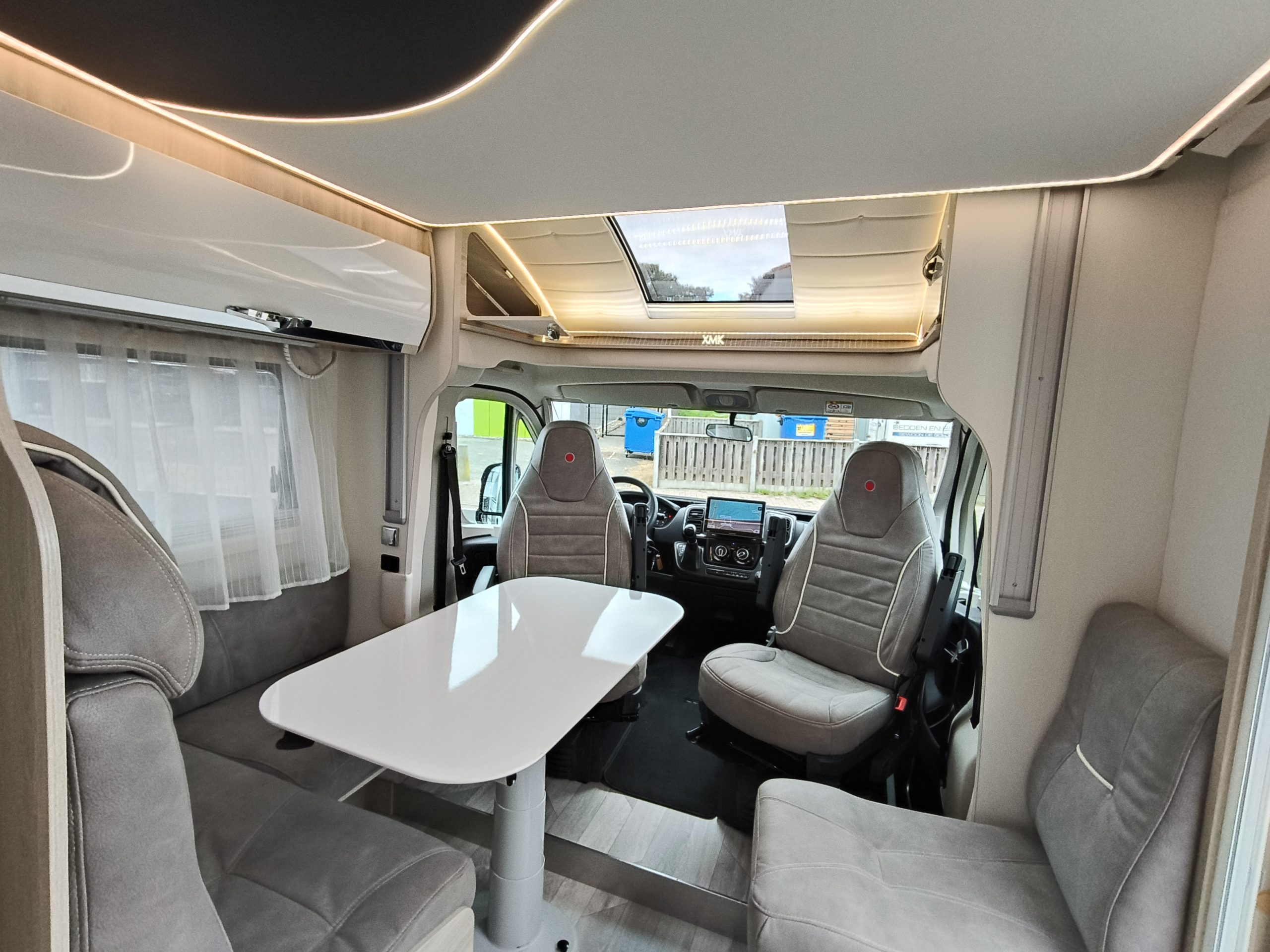 Sun Driver T690 Premium Lengte bedden en hefbed 5 pers. Automaat